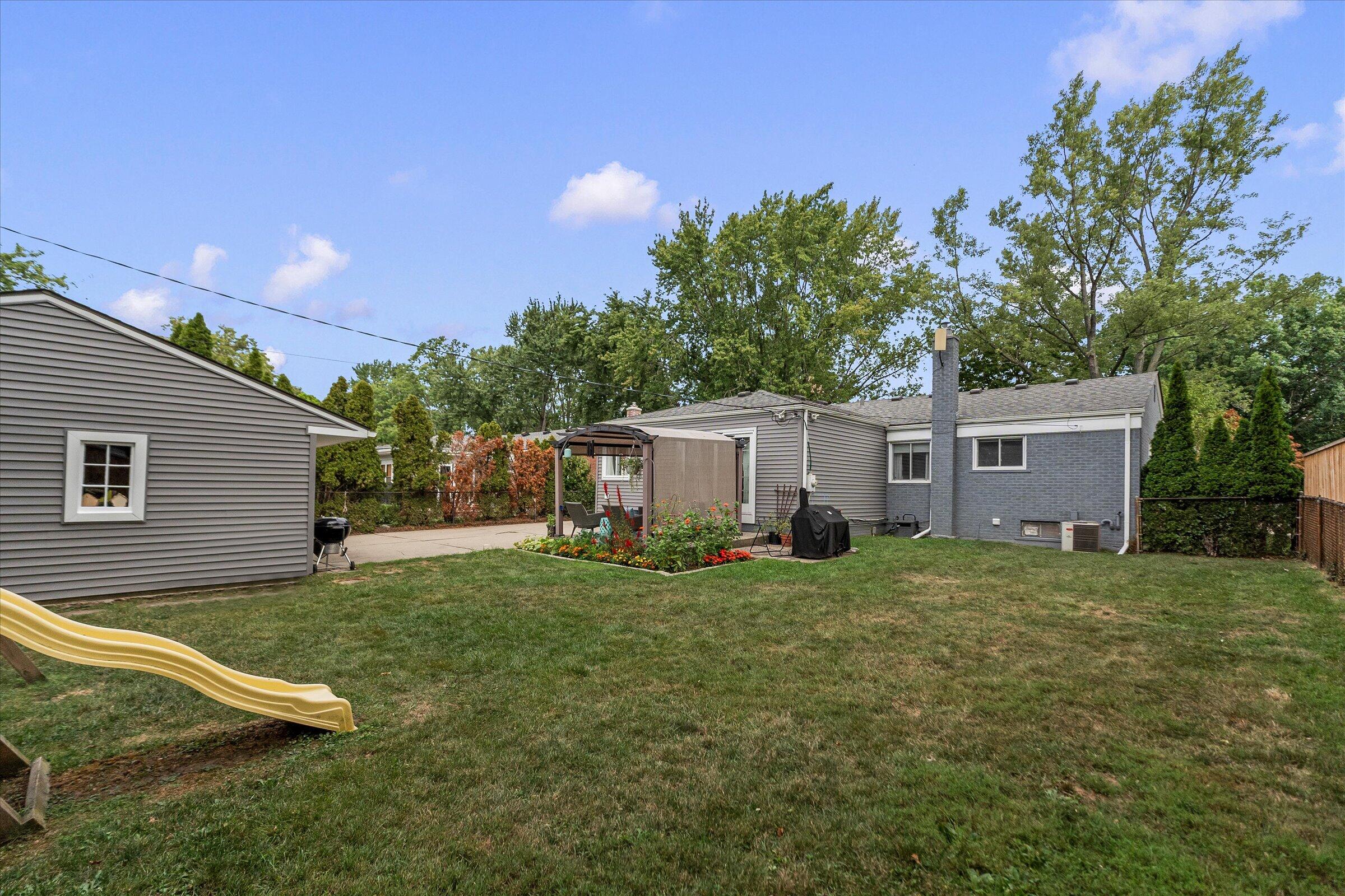 16943 Elizabeth Street Property Photo 38