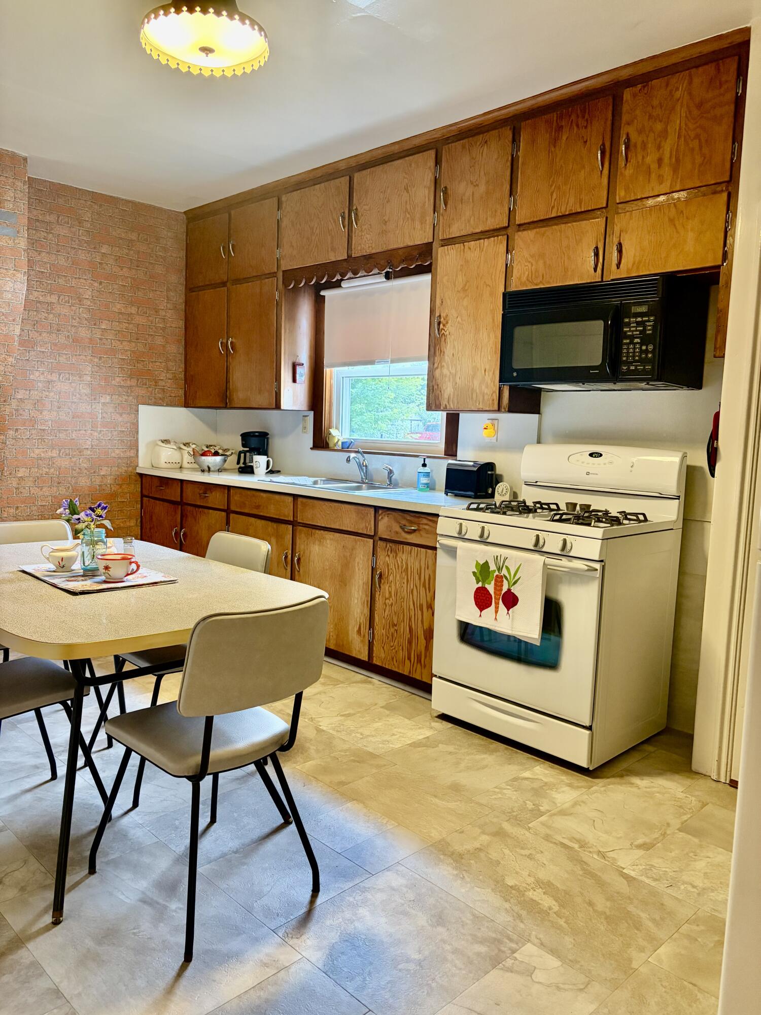 204 Litchfield Street Property Photo 16