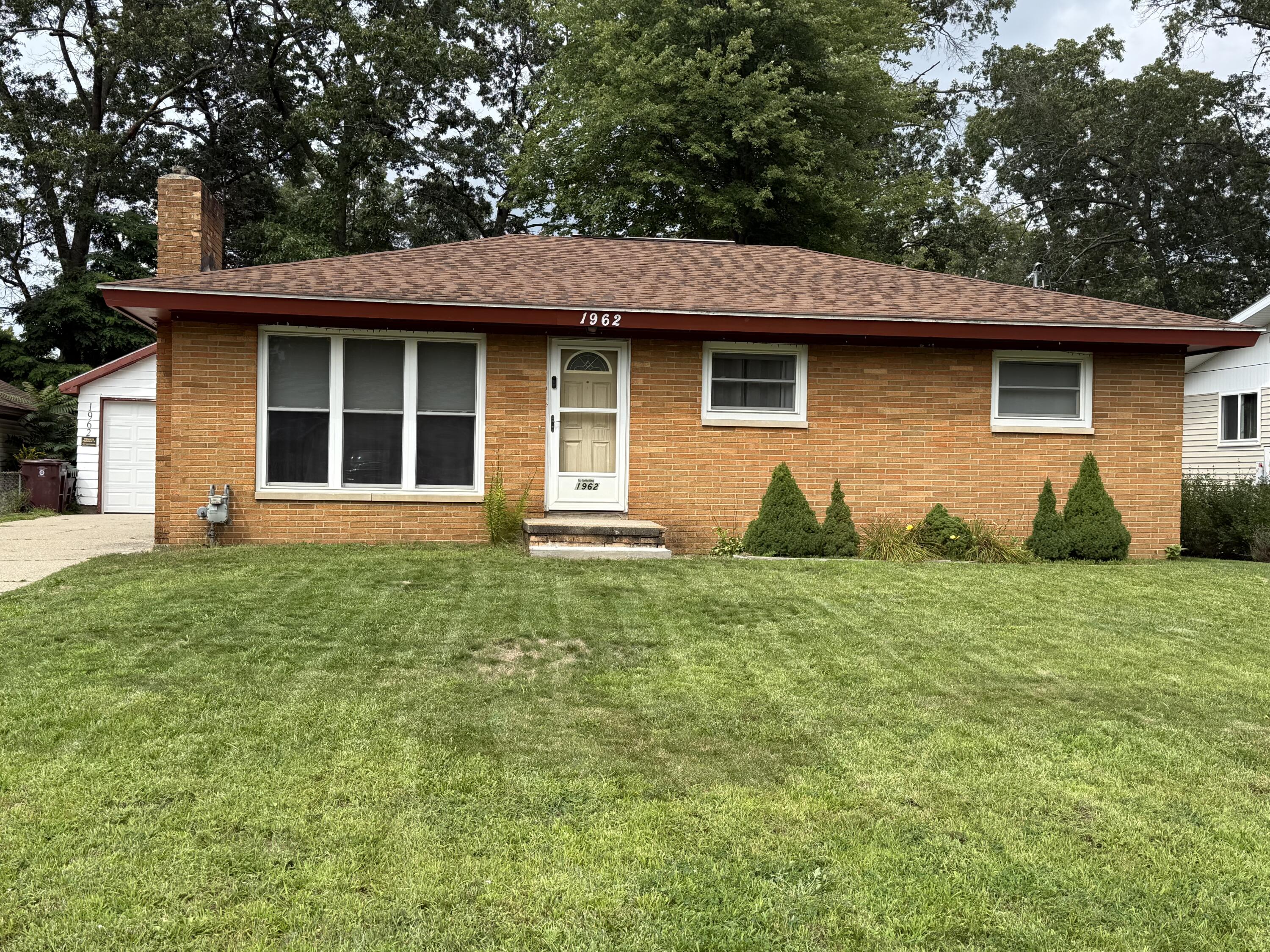 1962 Francis Avenue Property Photo 1