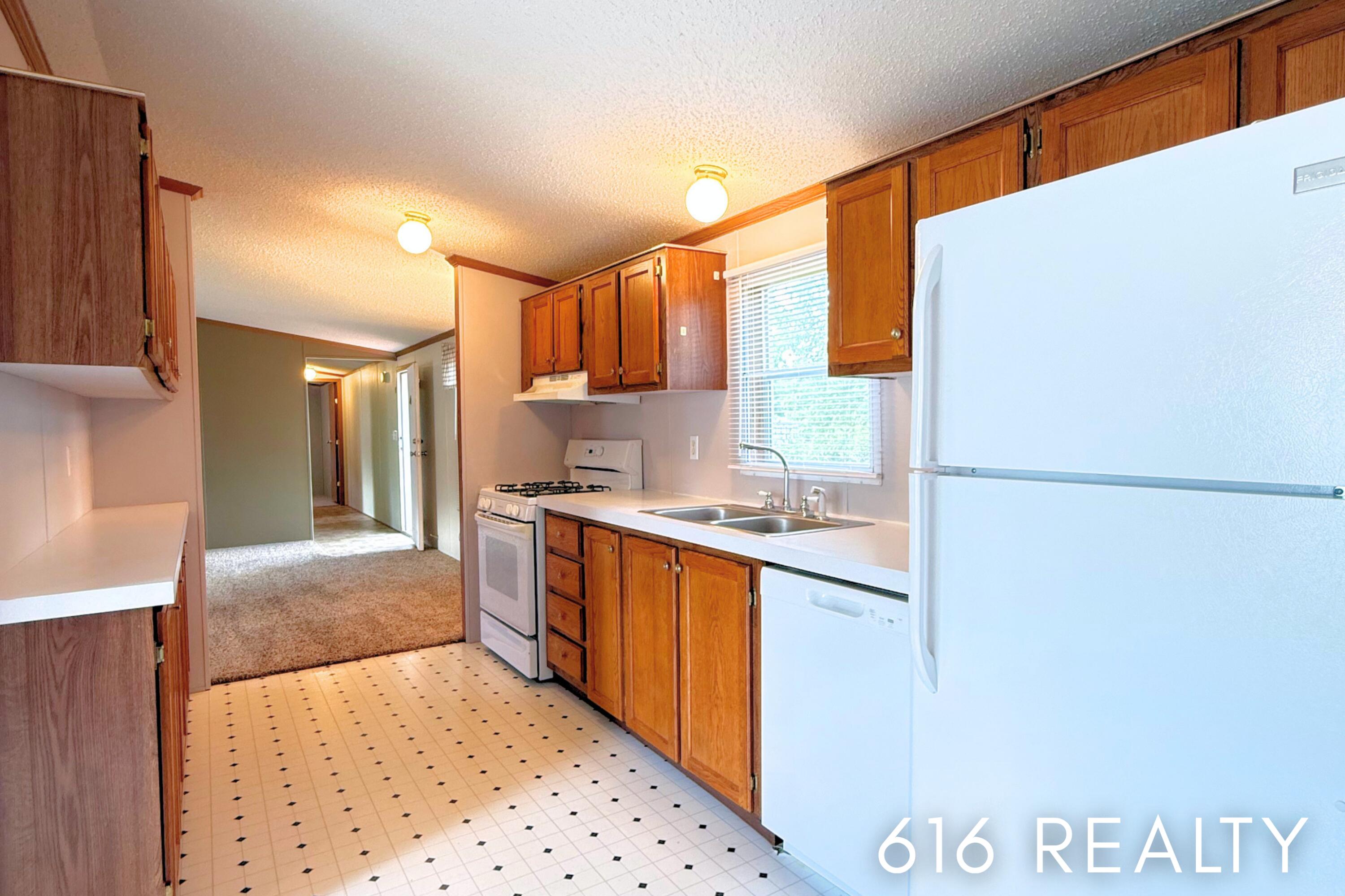 1382 Beaver Dam Drive Ne Property Photo 8