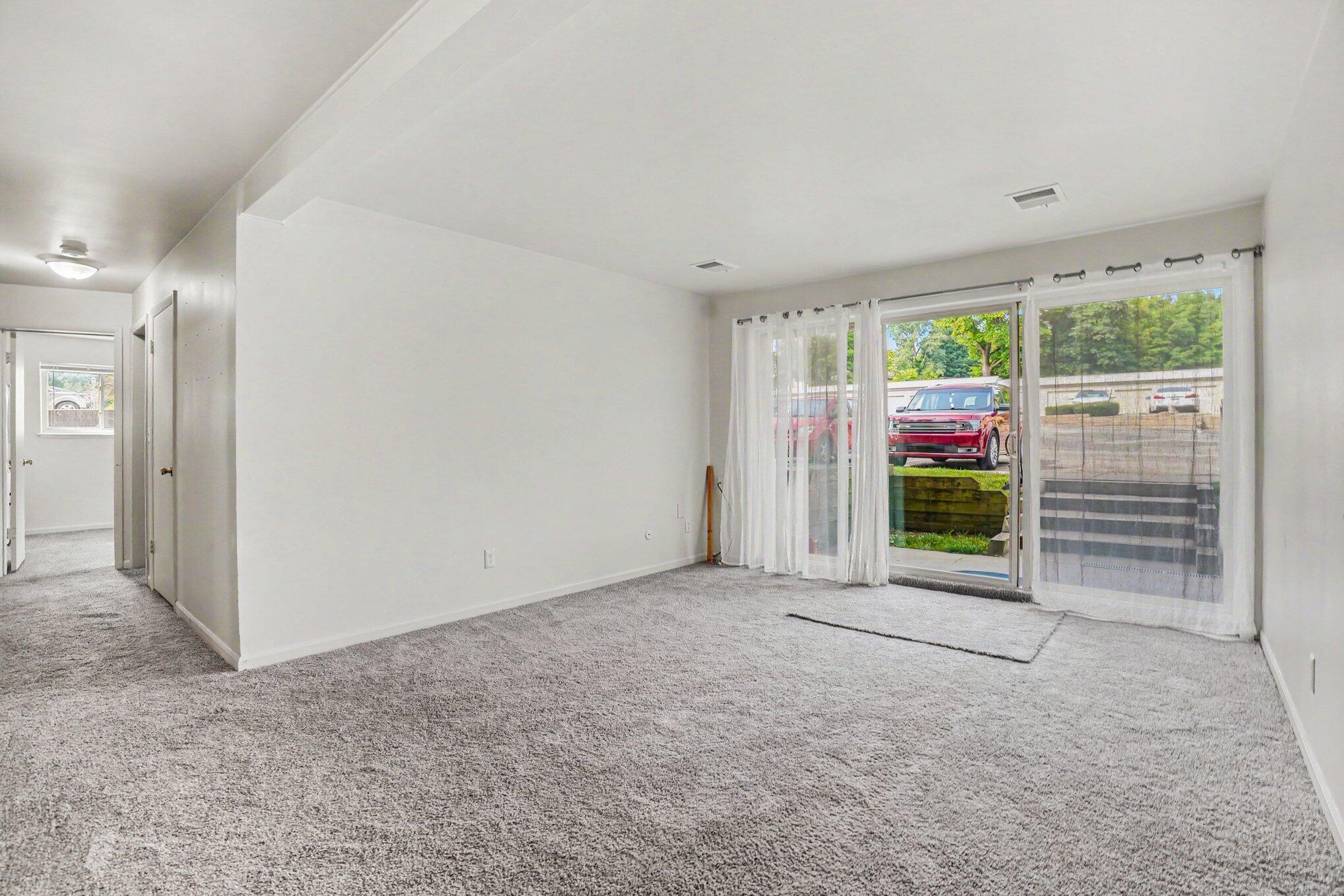 742 W Kilgore Road 108 Property Photo 5