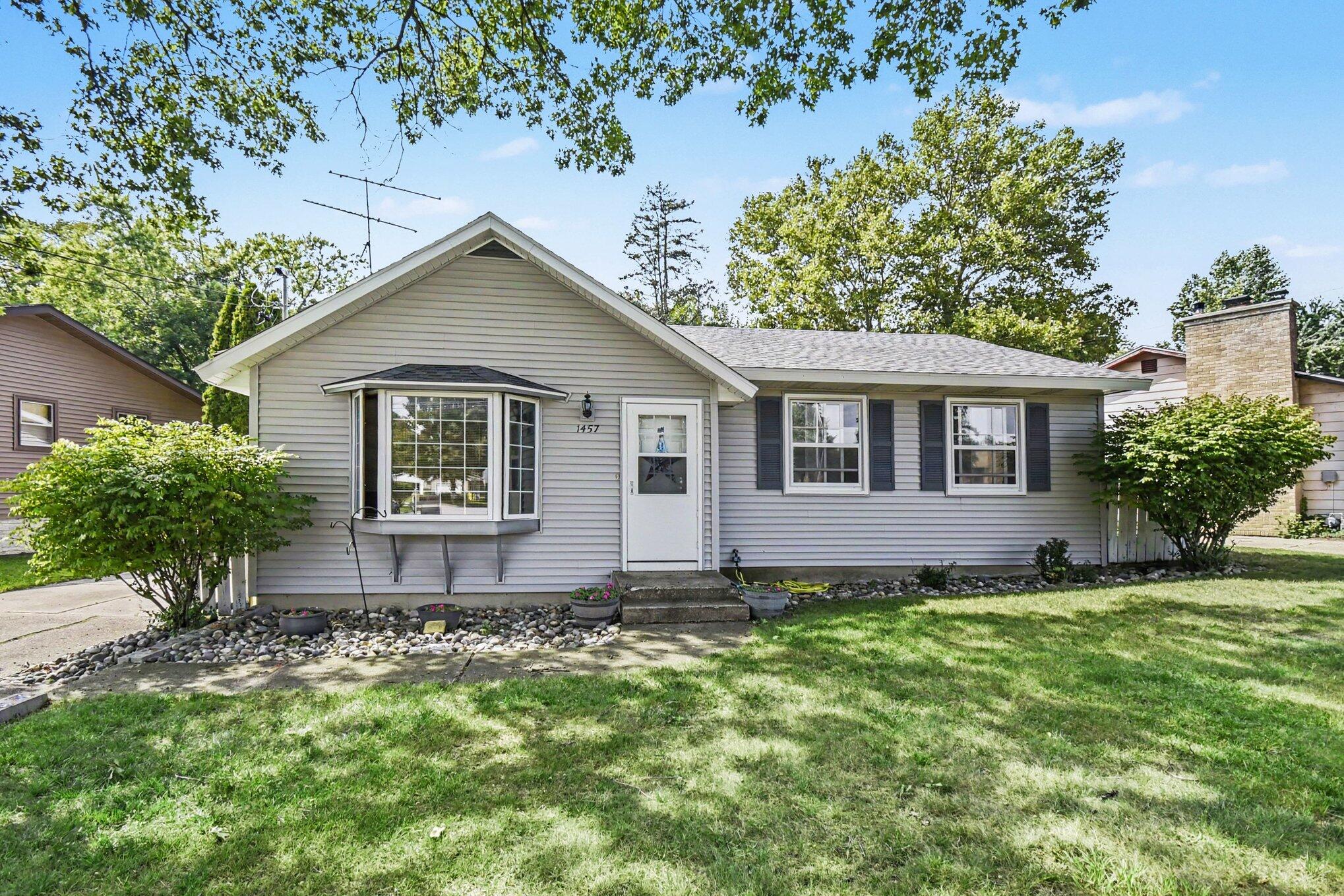 1457 Laughlin Drive Nw Property Photo 1