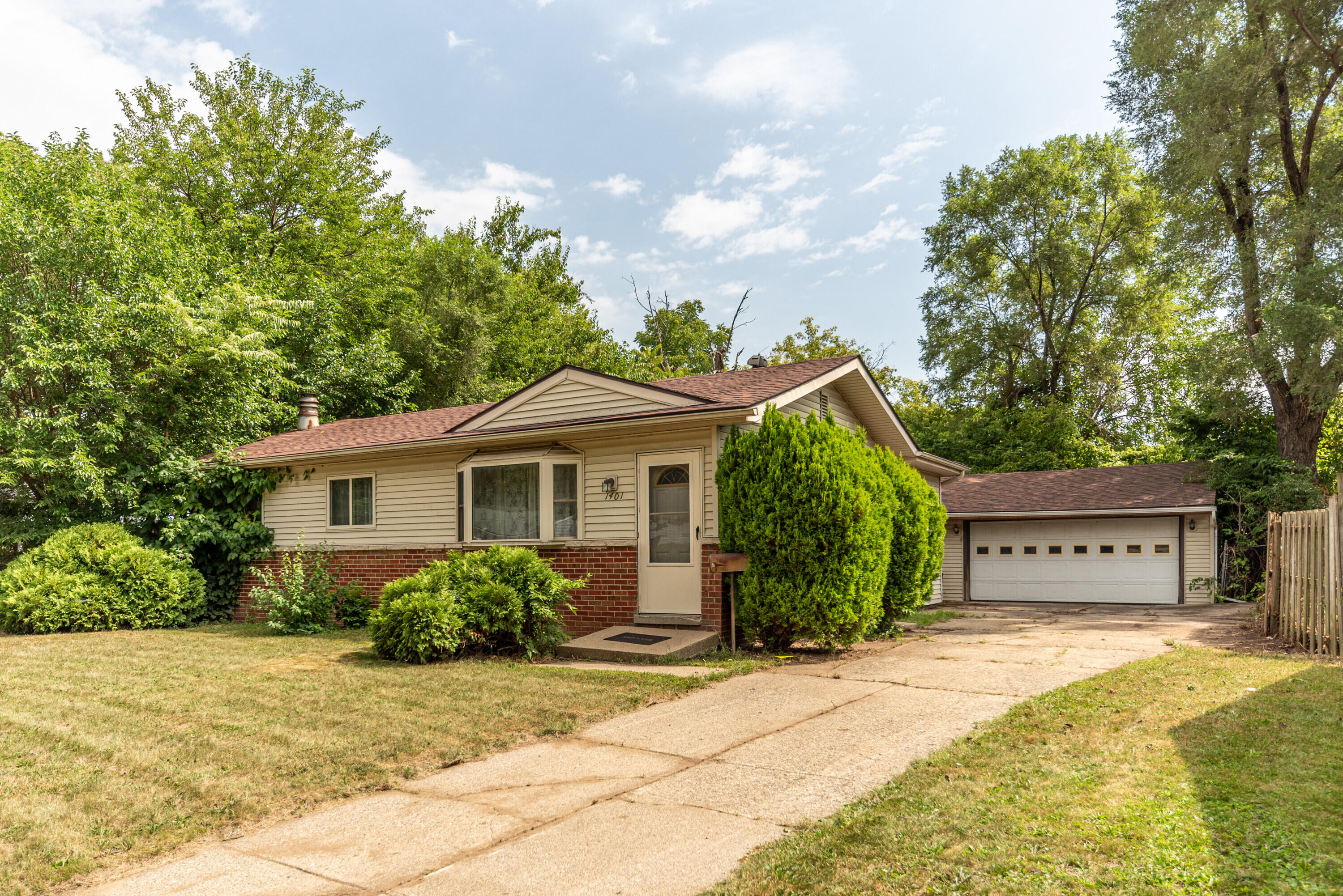 1401 Glengrove Avenue Property Photo 1