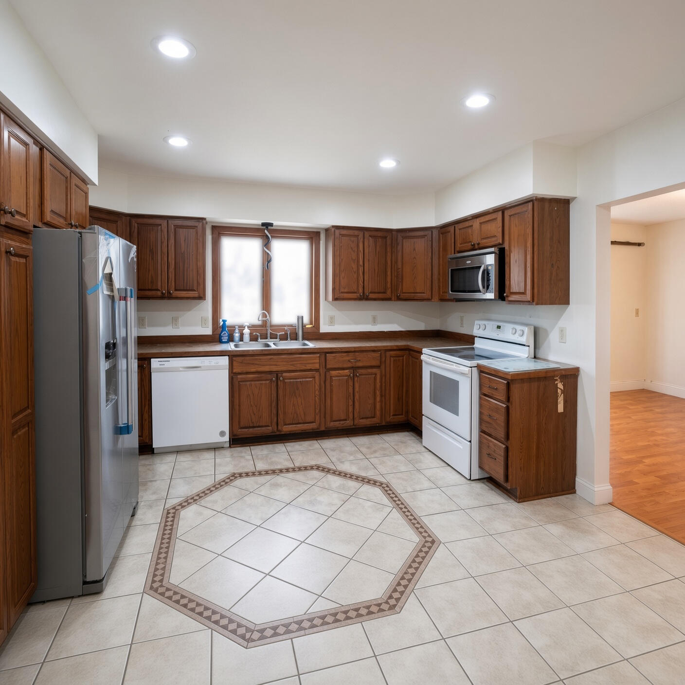 1055 Spruce Street Property Photo 3