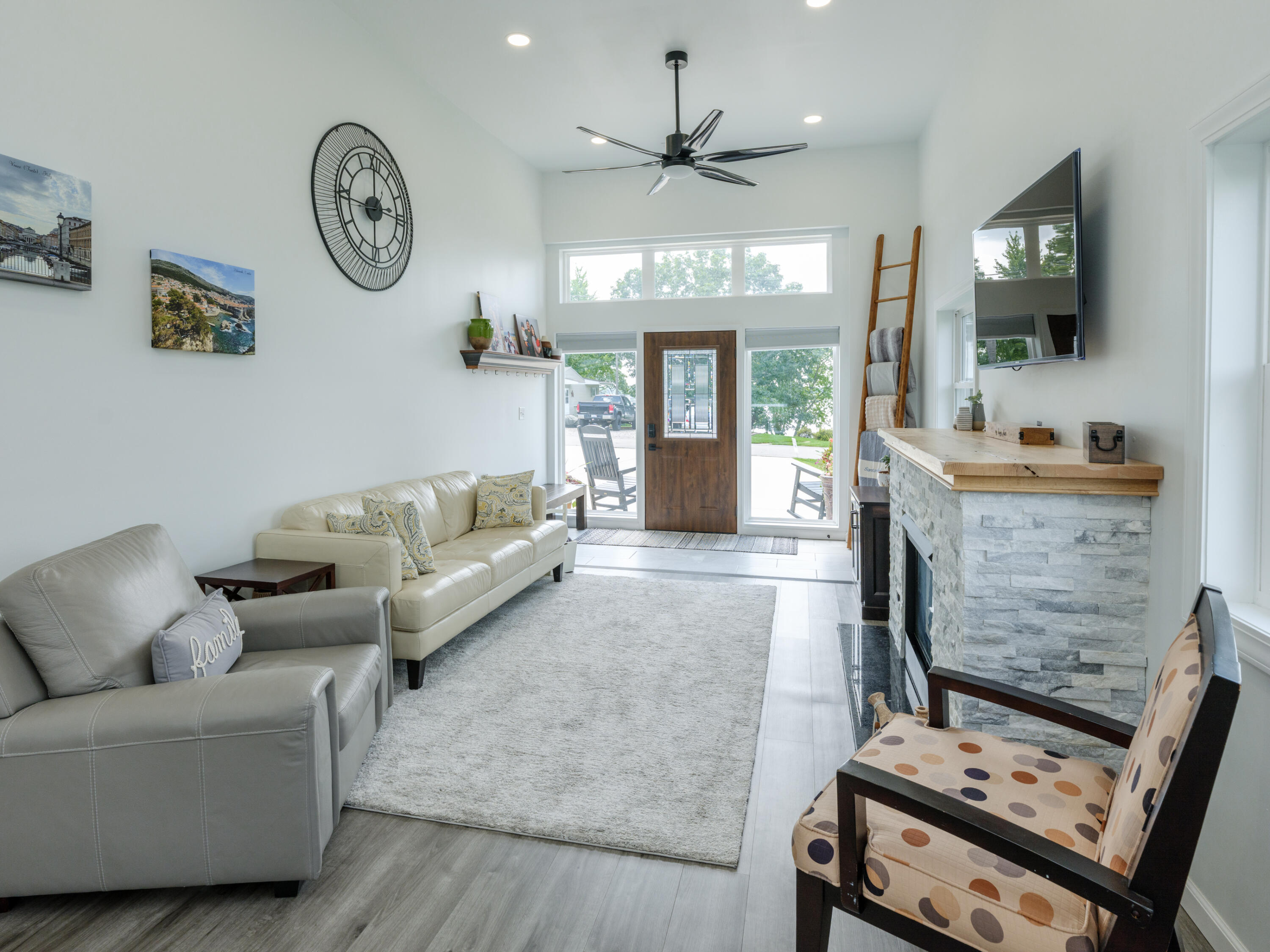 32144 Chamberlin Drive Property Photo 10
