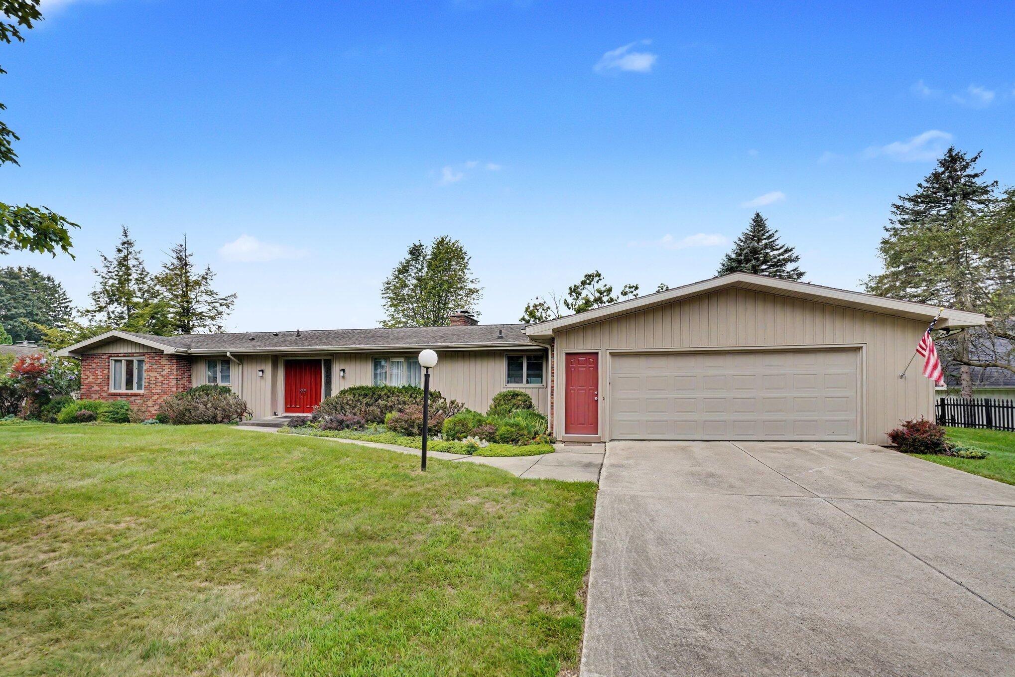 4216 Lake Forest Drive Property Photo 1