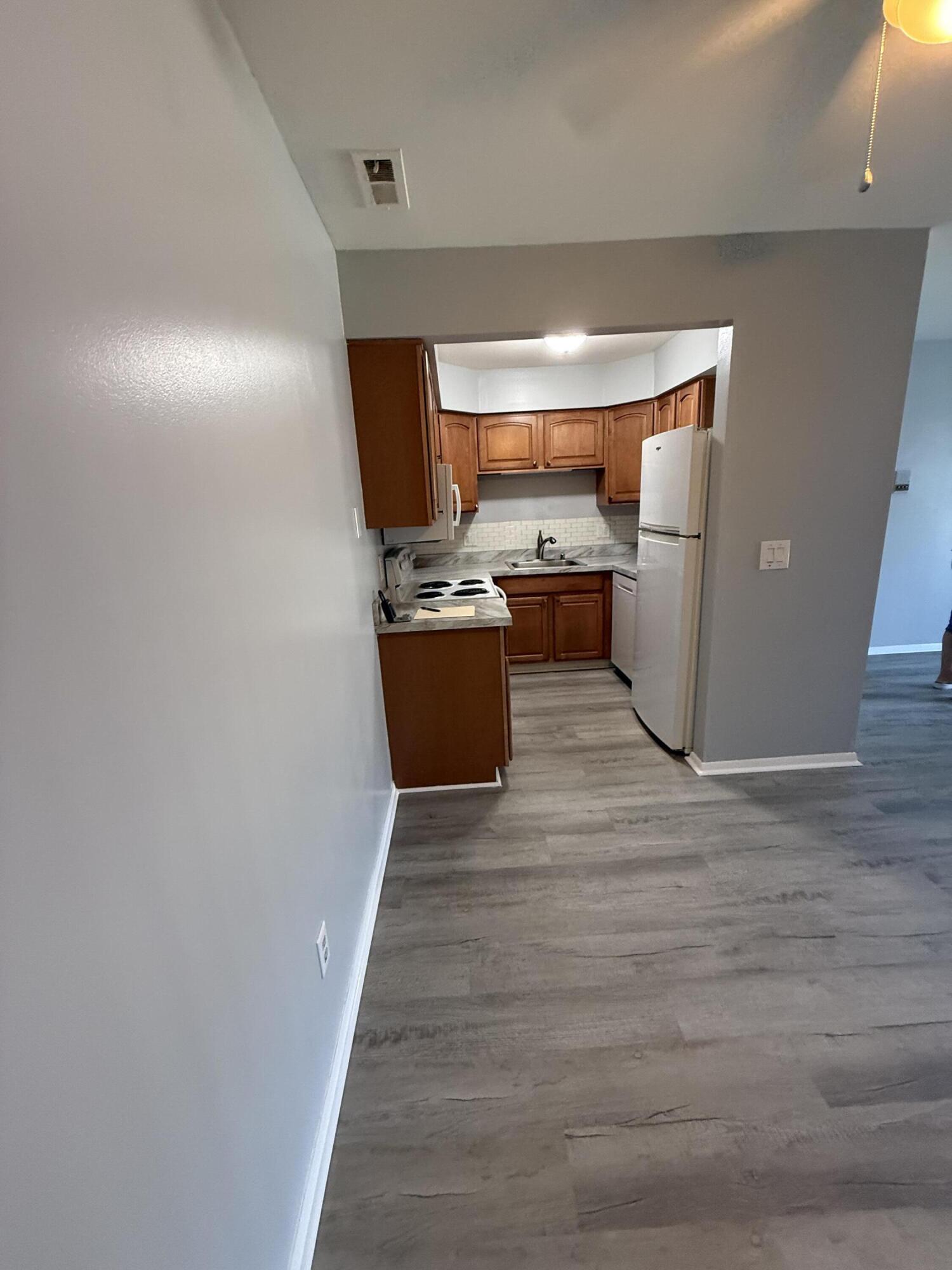 7708 Manor Circle Apt 103 Property Photo 7