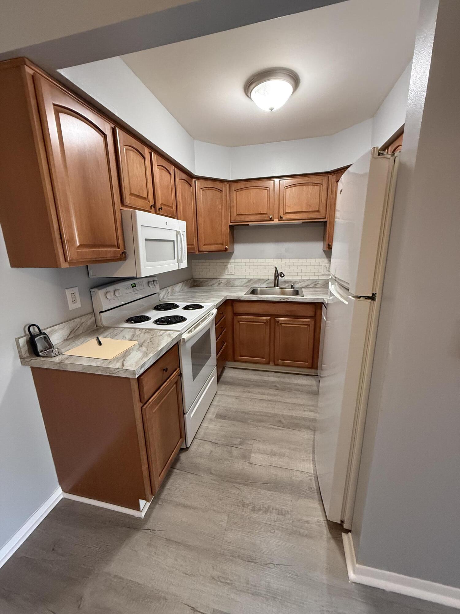 7708 Manor Circle Apt 103 Property Photo 8