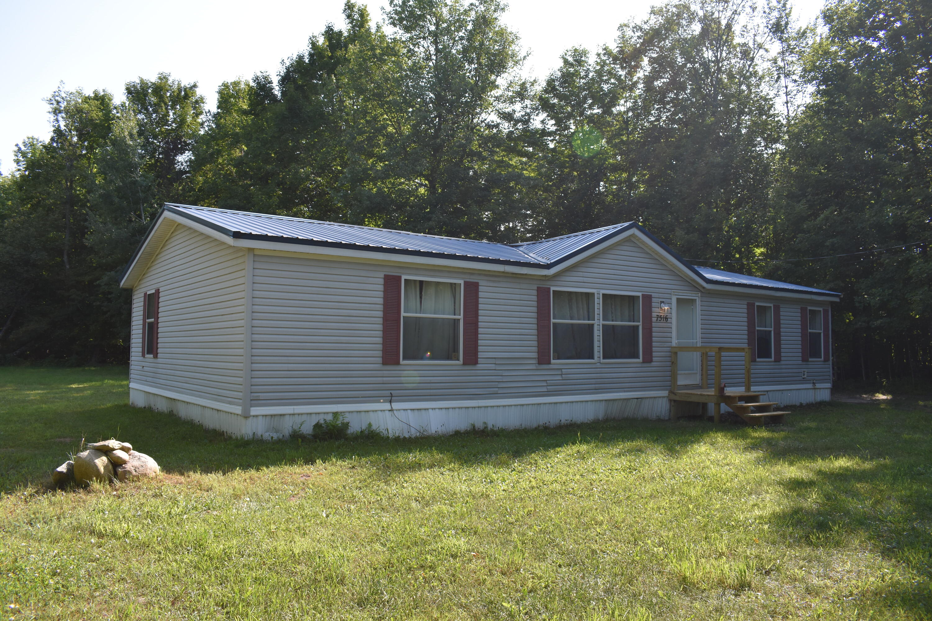 7516 Covert Road Ne Property Photo 4