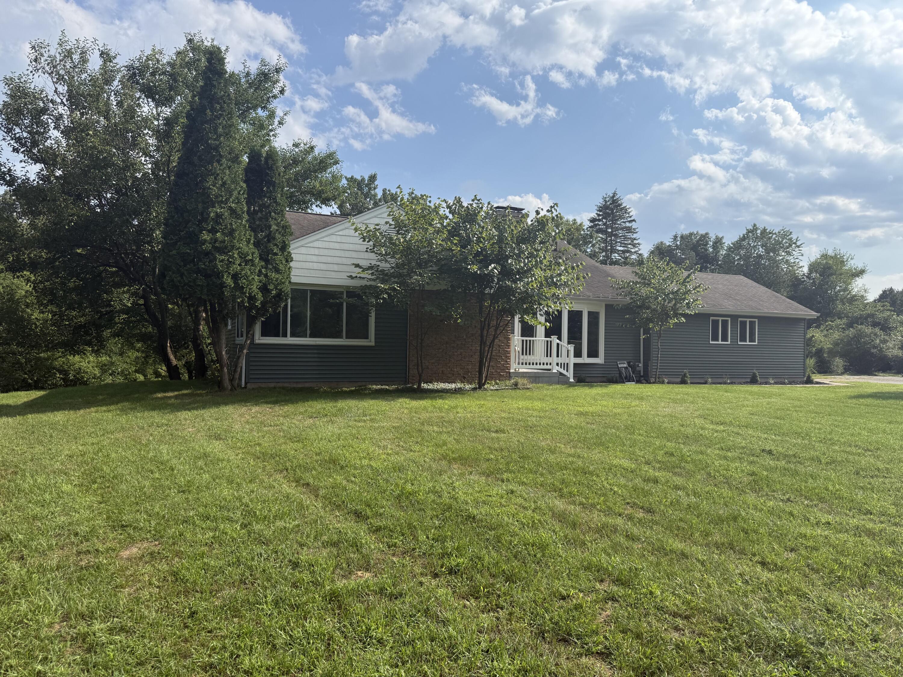 1122 W Green Street Property Photo 2