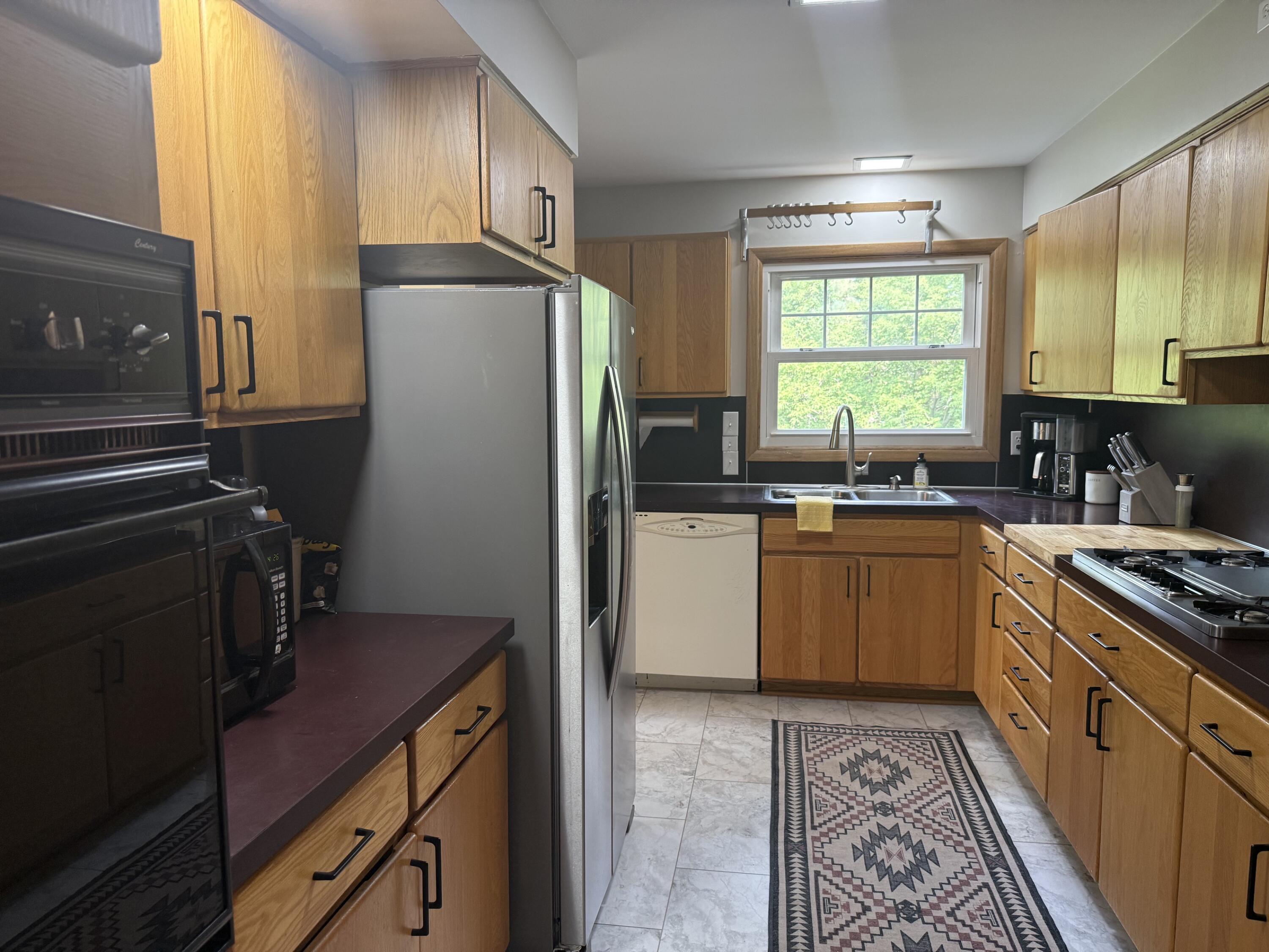 1122 W Green Street Property Photo 5