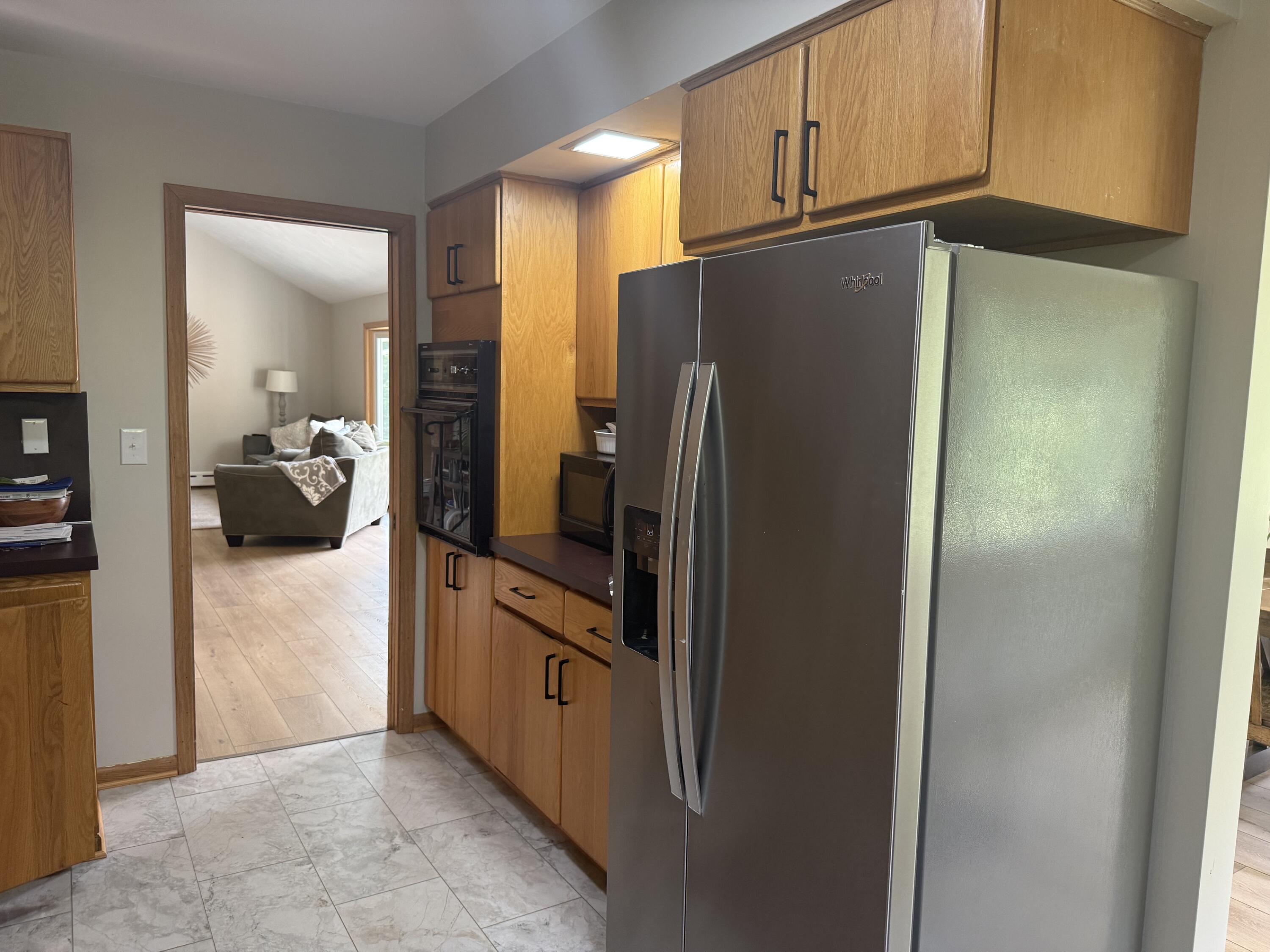 1122 W Green Street Property Photo 7