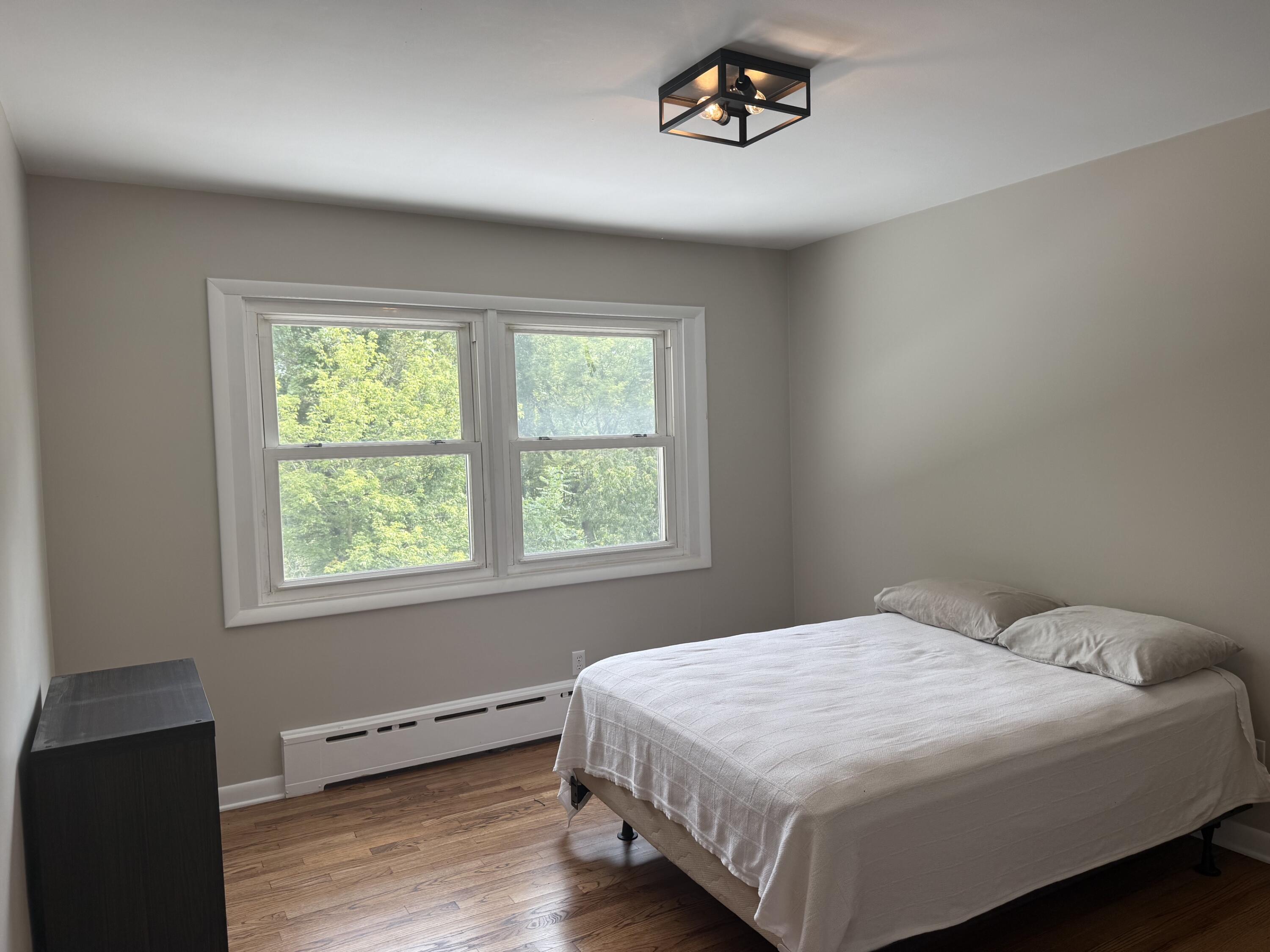 1122 W Green Street Property Photo 13