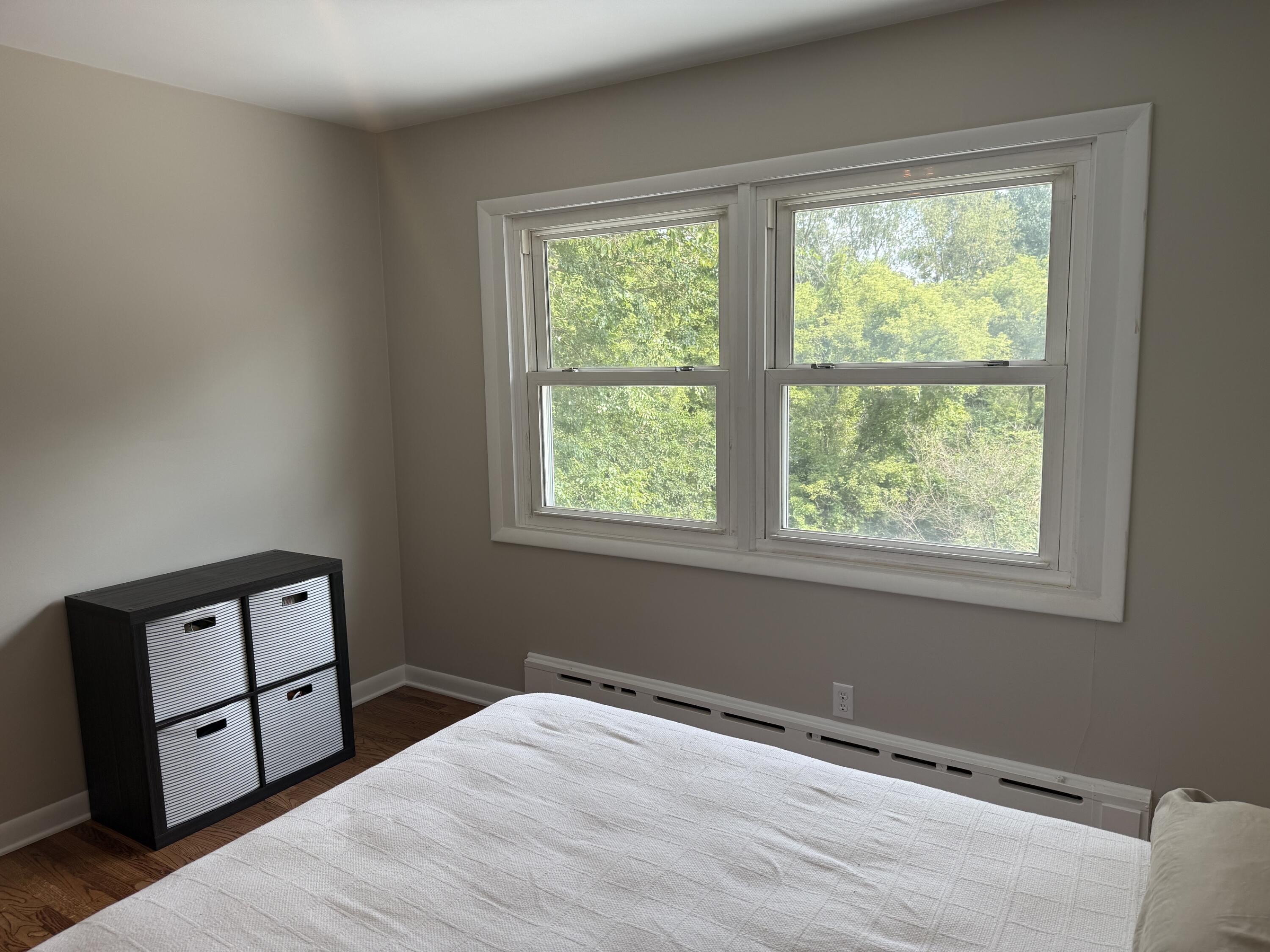 1122 W Green Street Property Photo 14