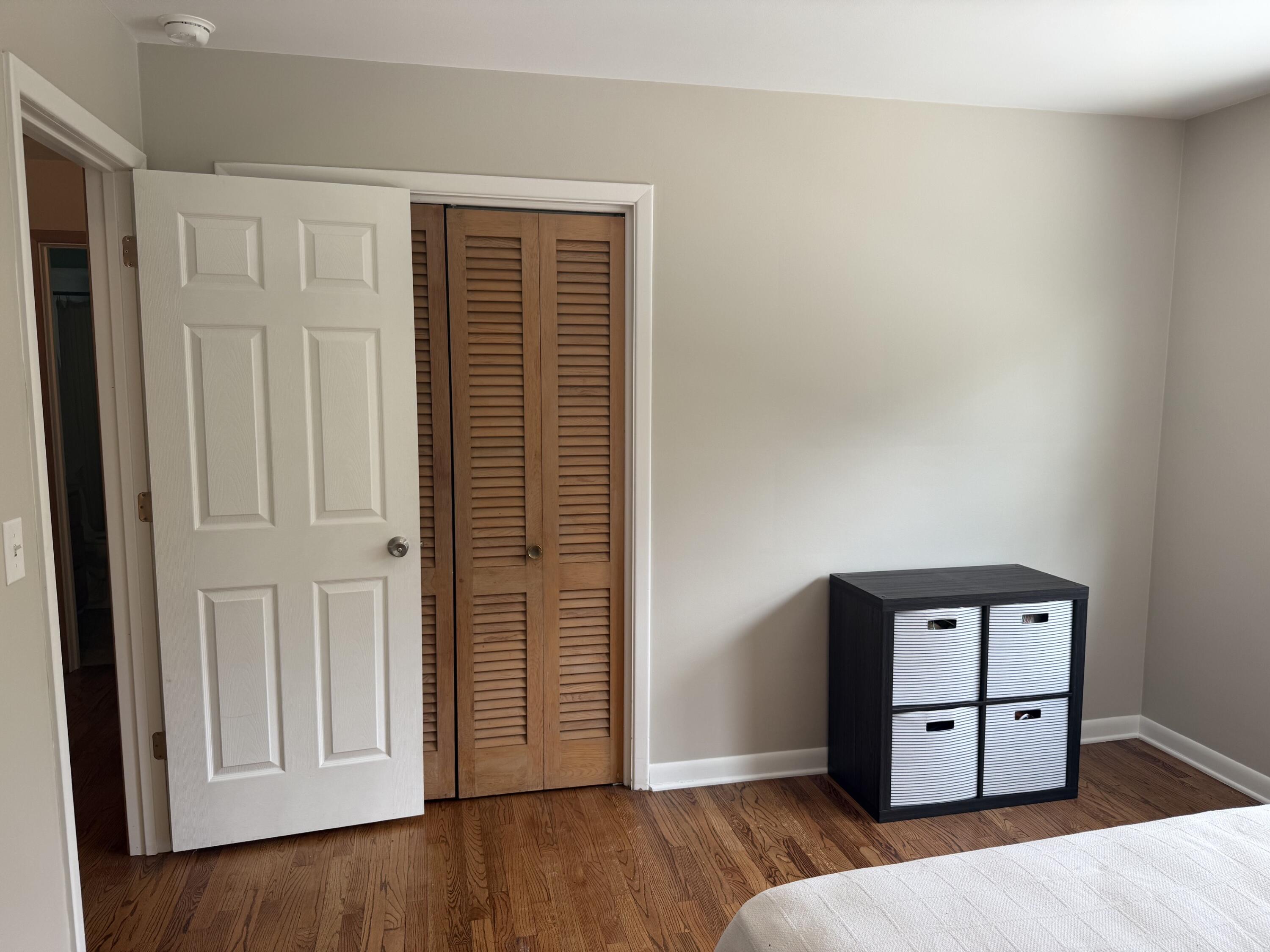 1122 W Green Street Property Photo 15