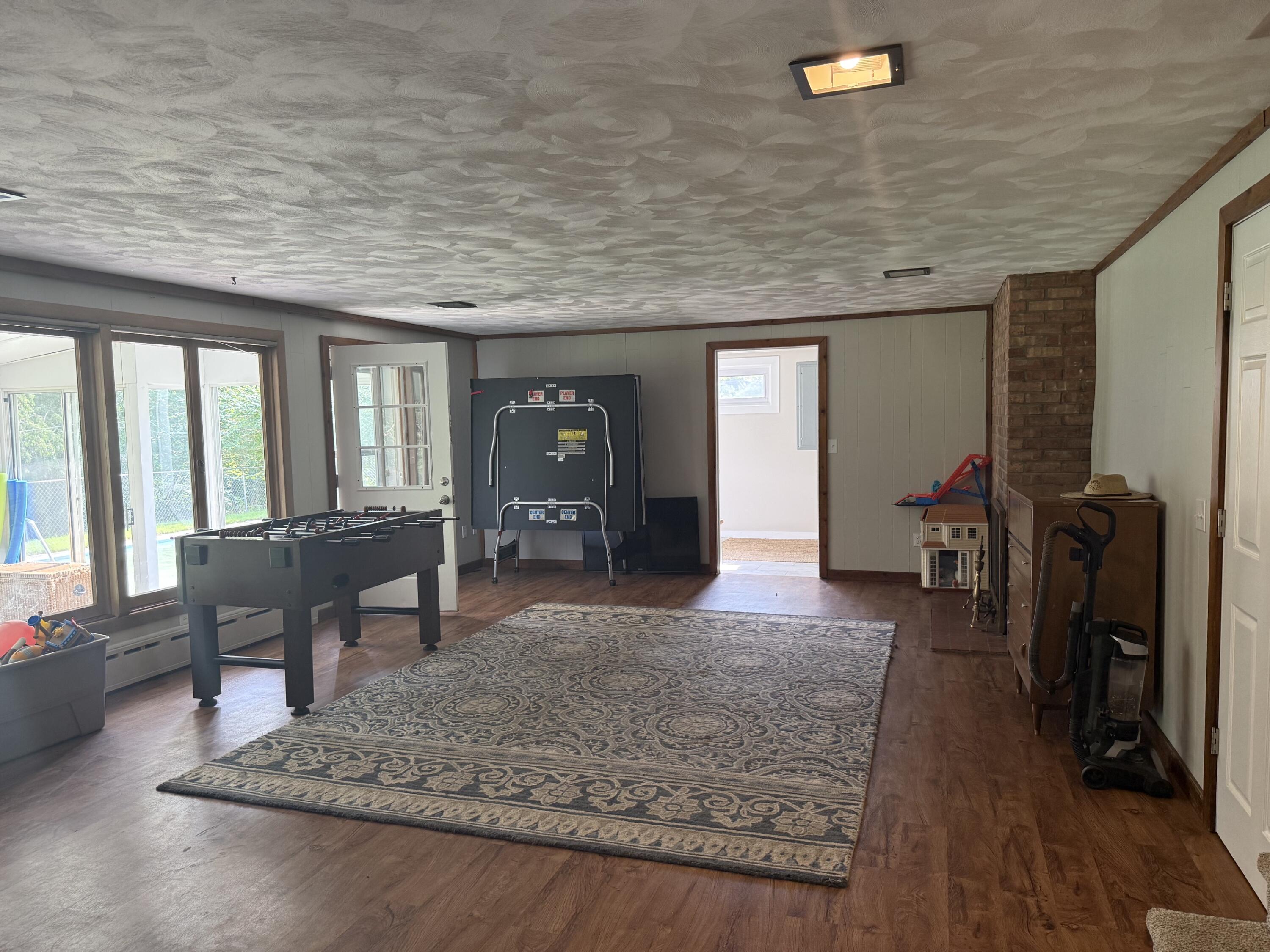 1122 W Green Street Property Photo 19