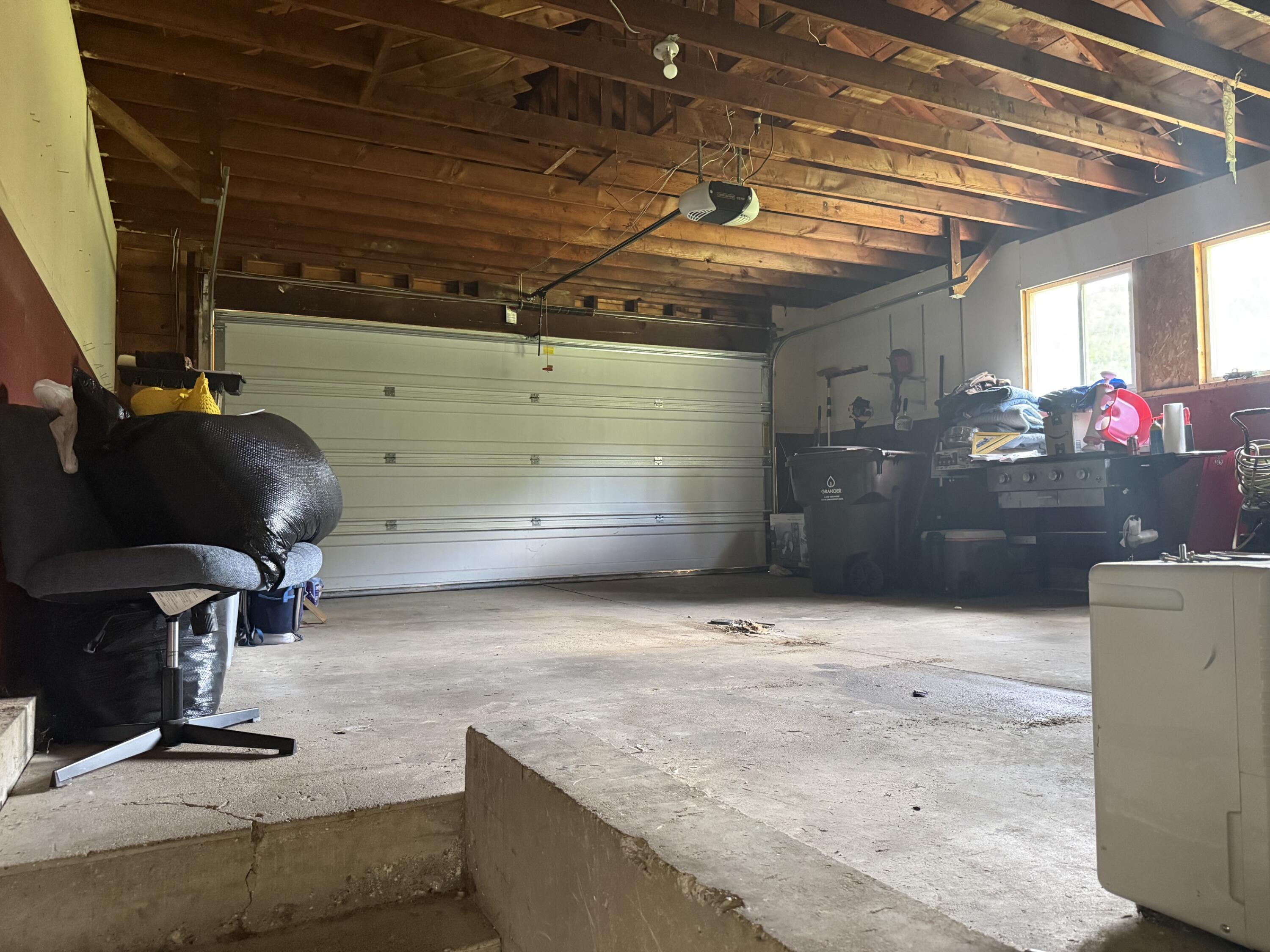1122 W Green Street Property Photo 26