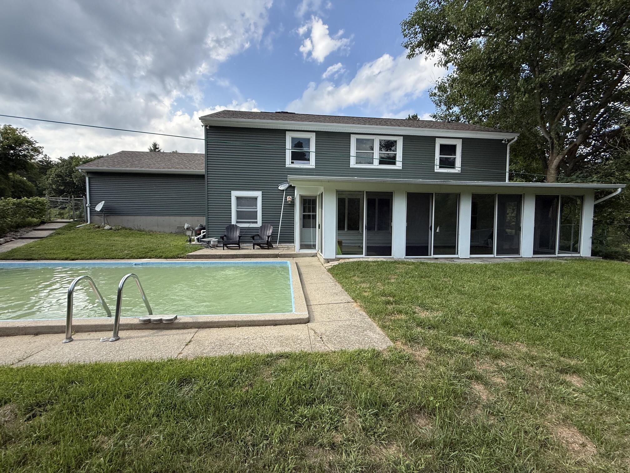 1122 W Green Street Property Photo 28