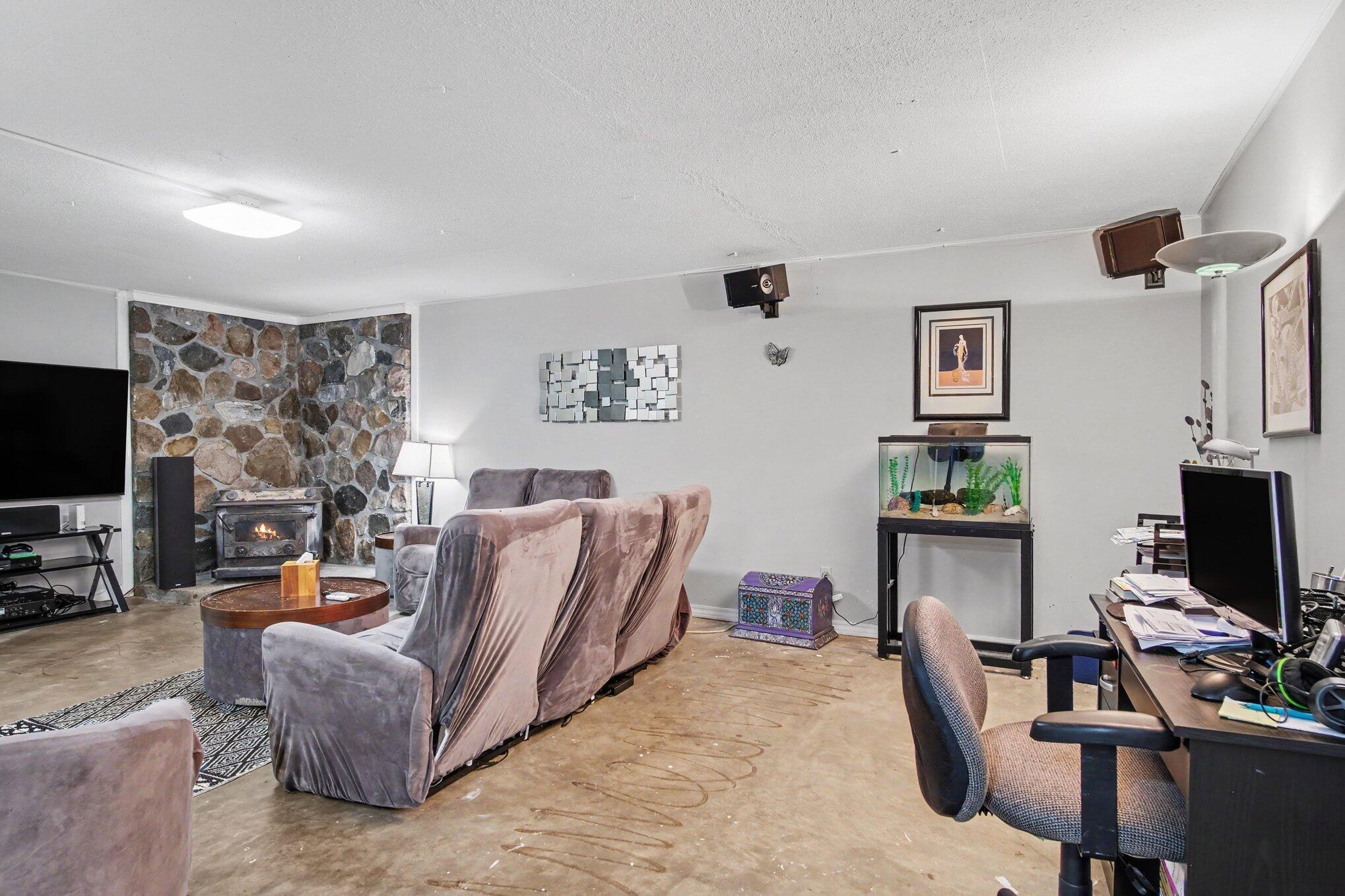 332 N Warner Avenue Property Photo 6