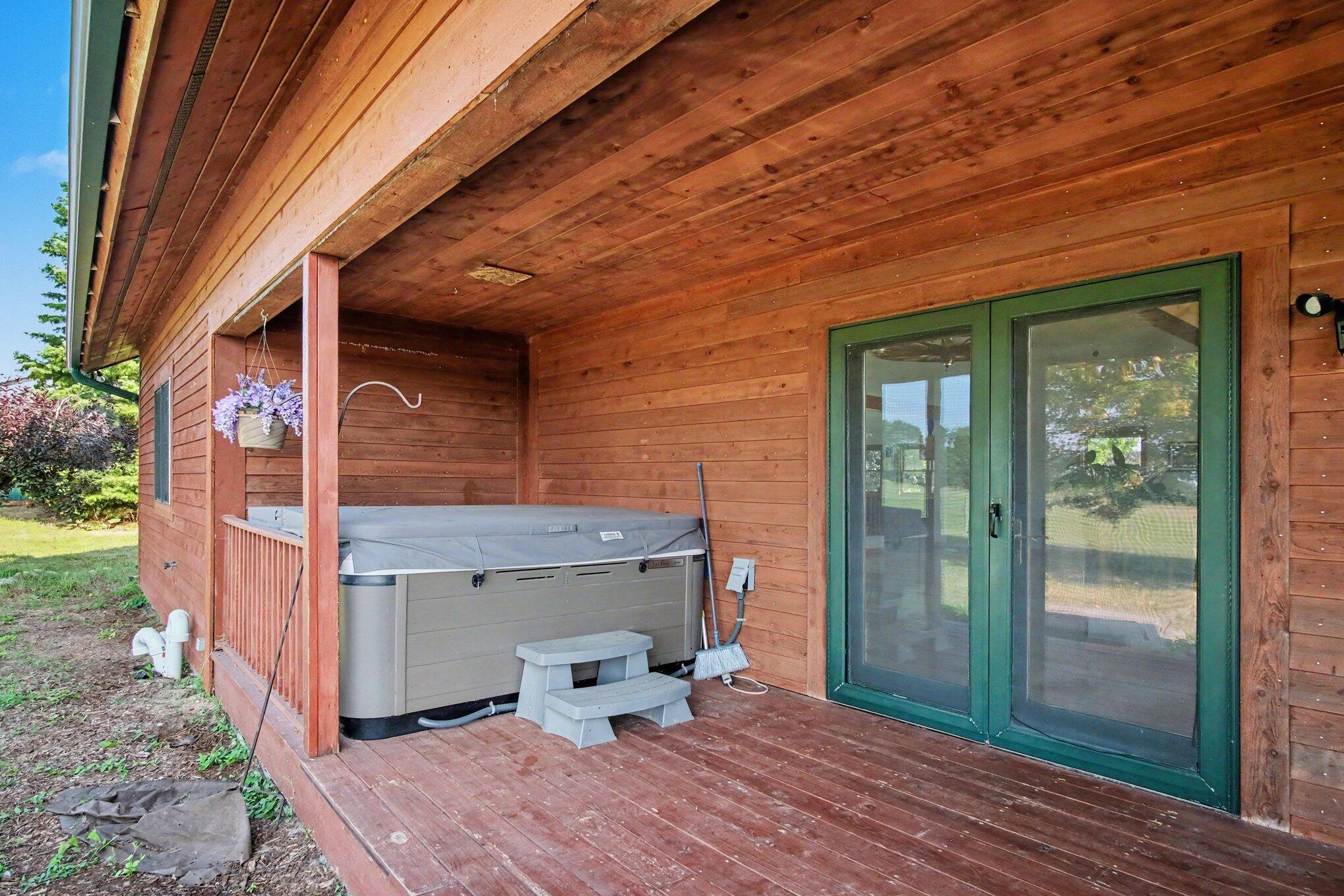 332 N Warner Avenue Property Photo 40