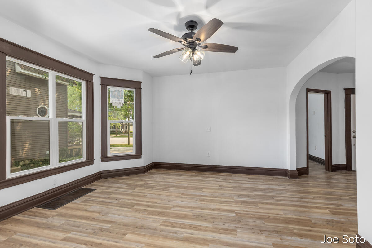 117 E Wright Avenue Property Photo 5