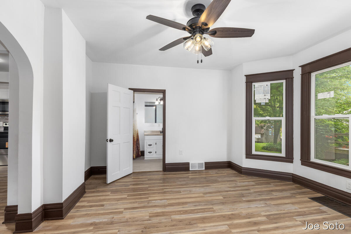 117 E Wright Avenue Property Photo 7