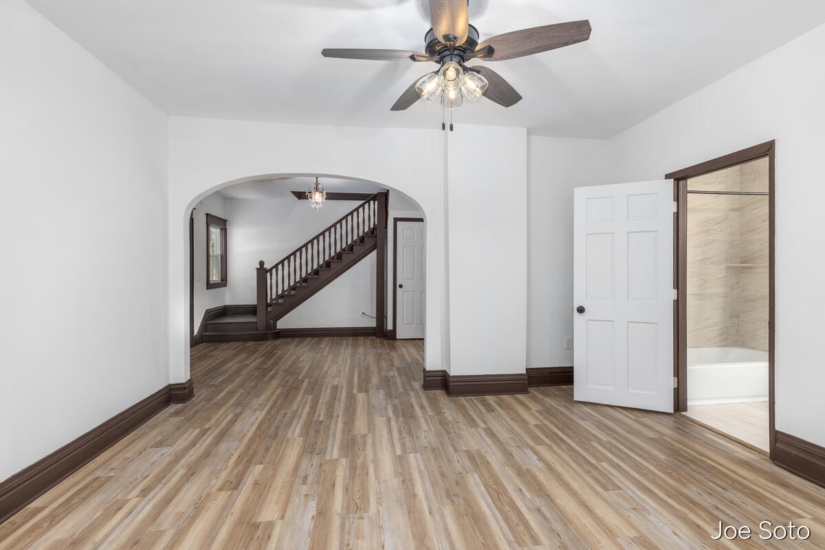 117 E Wright Avenue Property Photo 8
