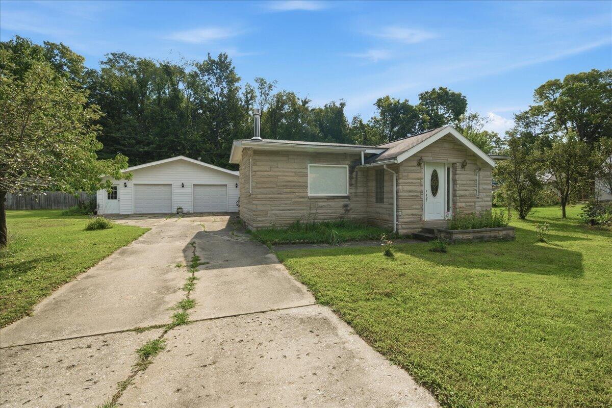 9129 3rd Street Property Photo 3