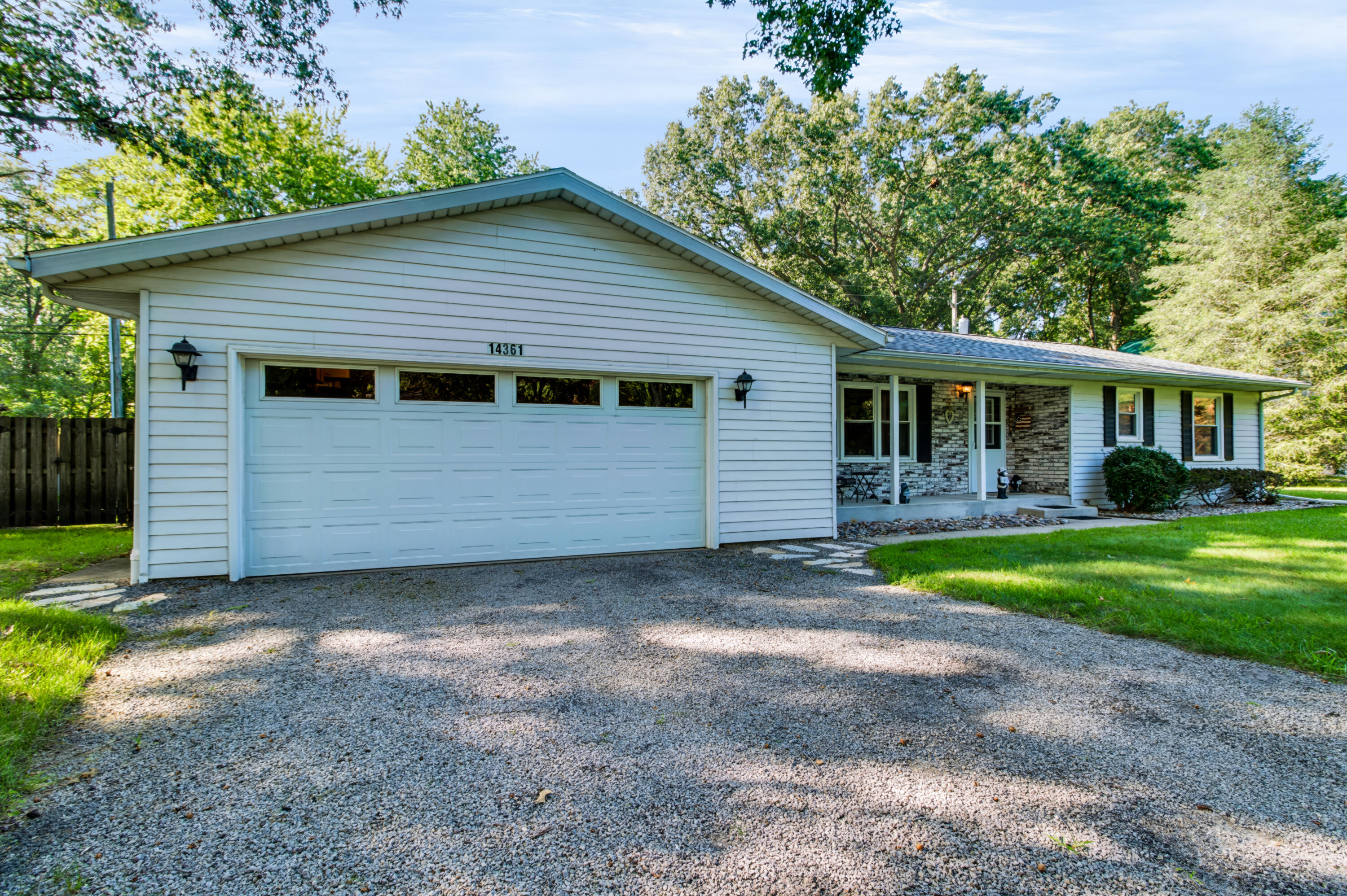 14361 Maple Drive Property Photo 3