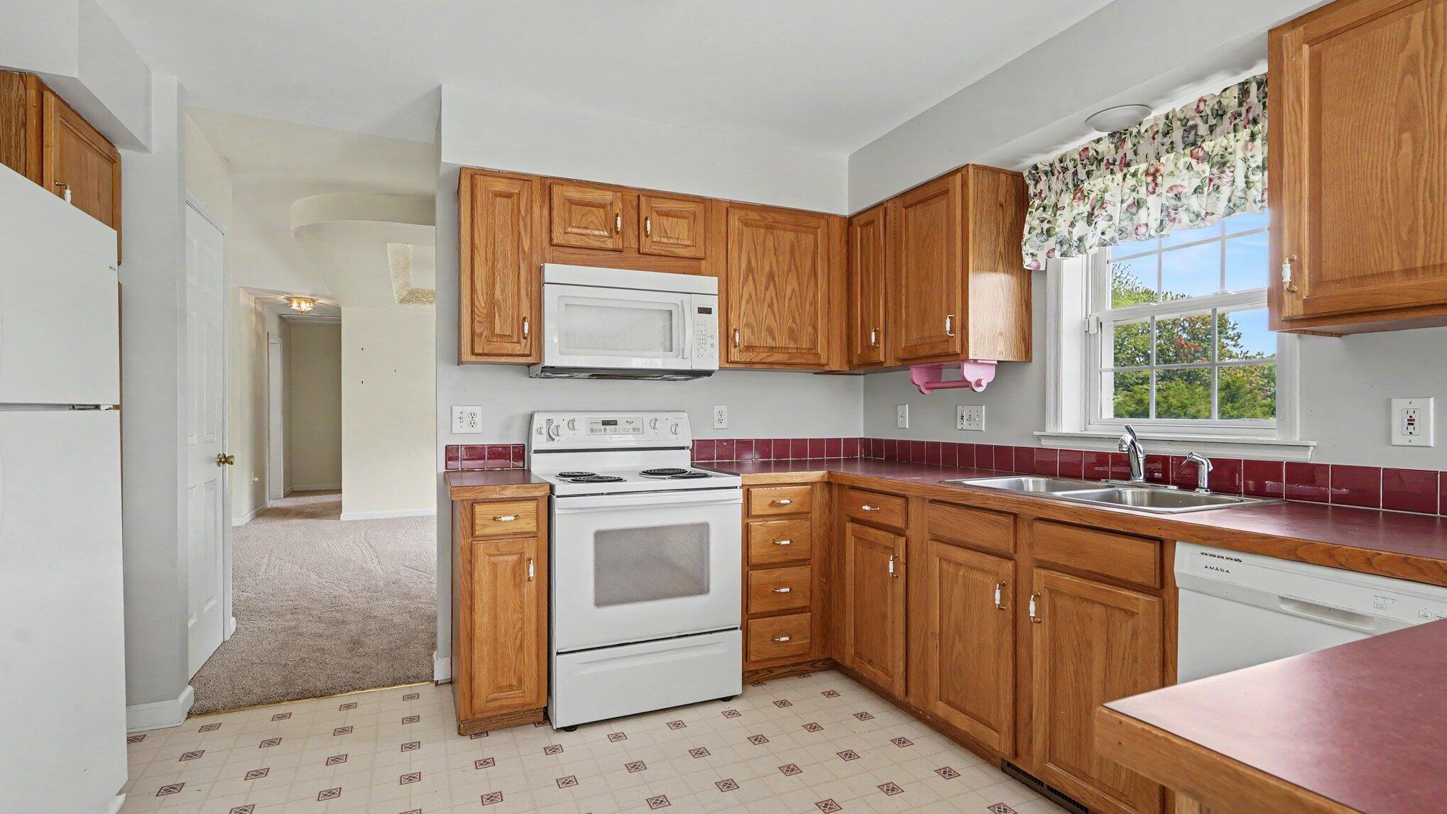1082 Azalea Drive Property Photo 7