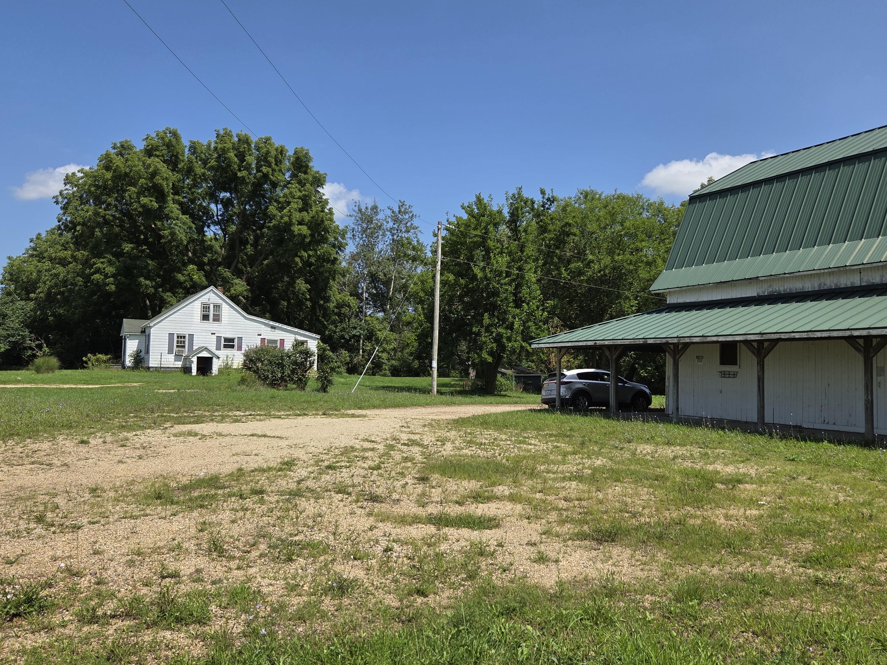 30369 M 40 Property Photo 1