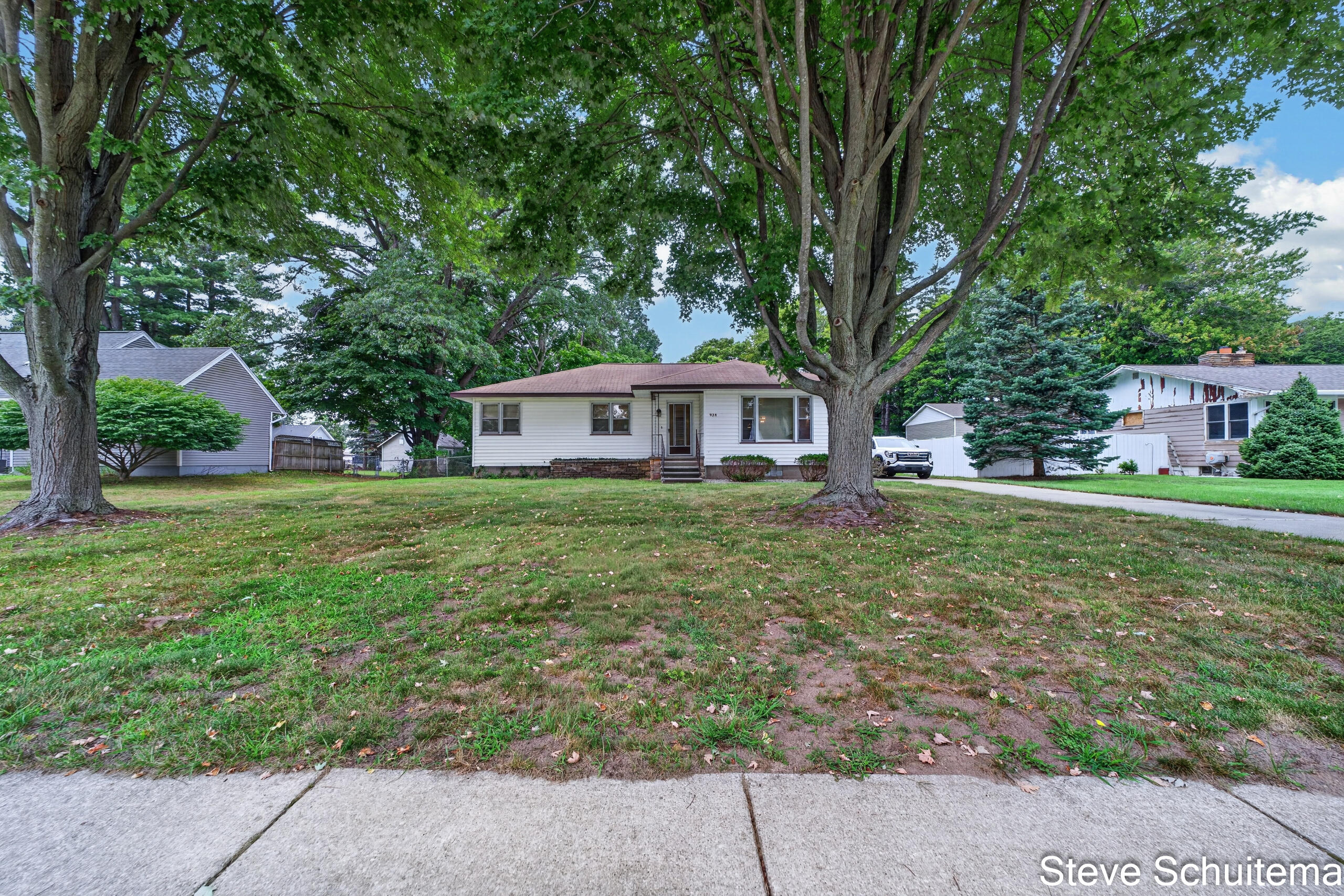 928 S Division Street Property Photo 2