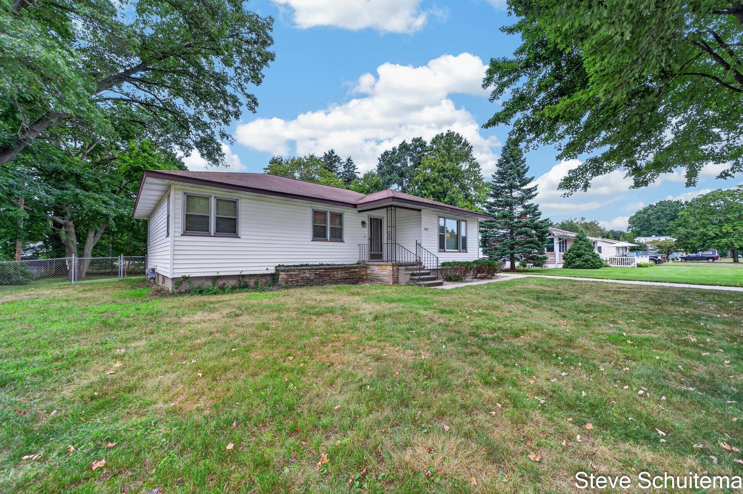 928 S Division Street Property Photo 5