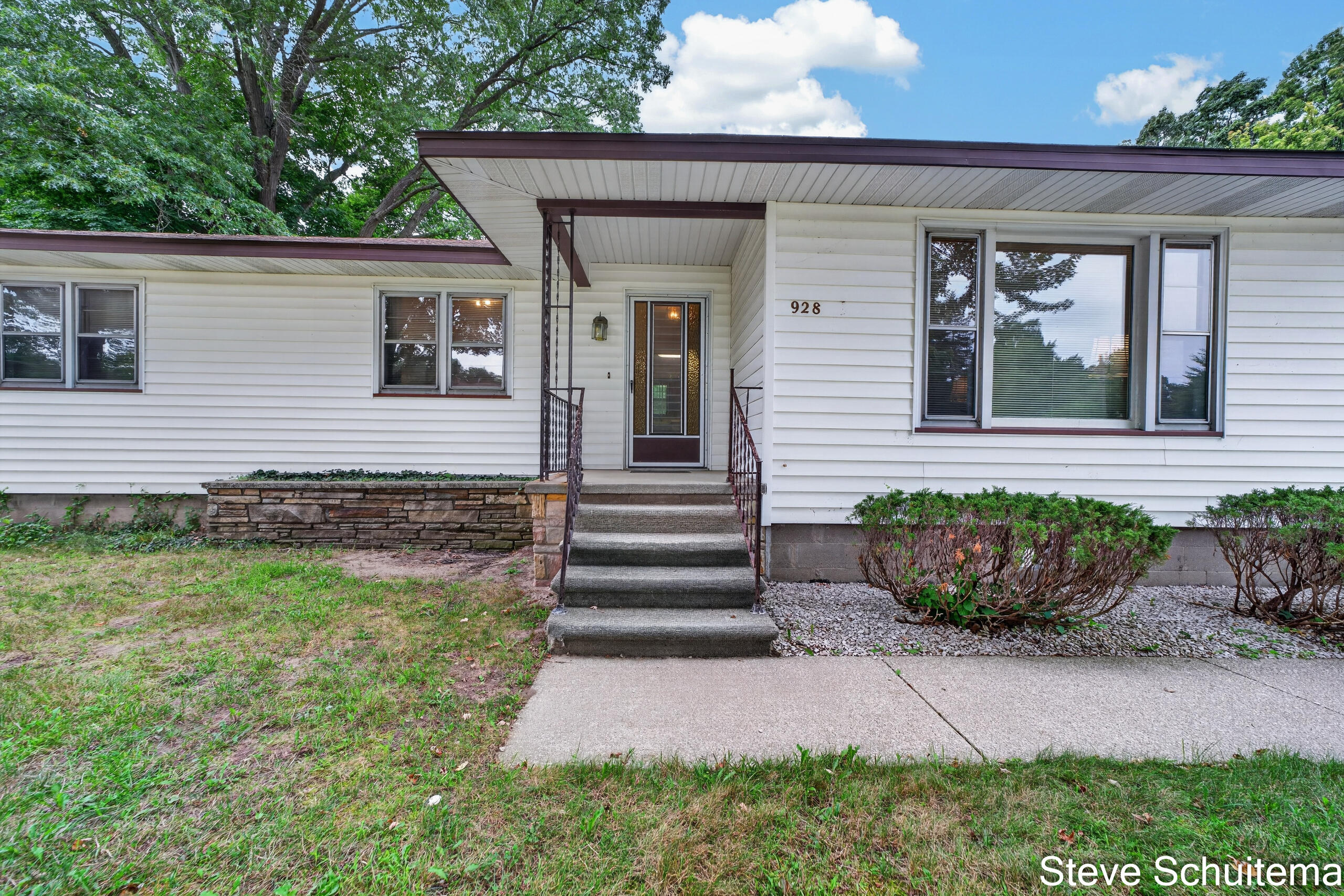 928 S Division Street Property Photo 7