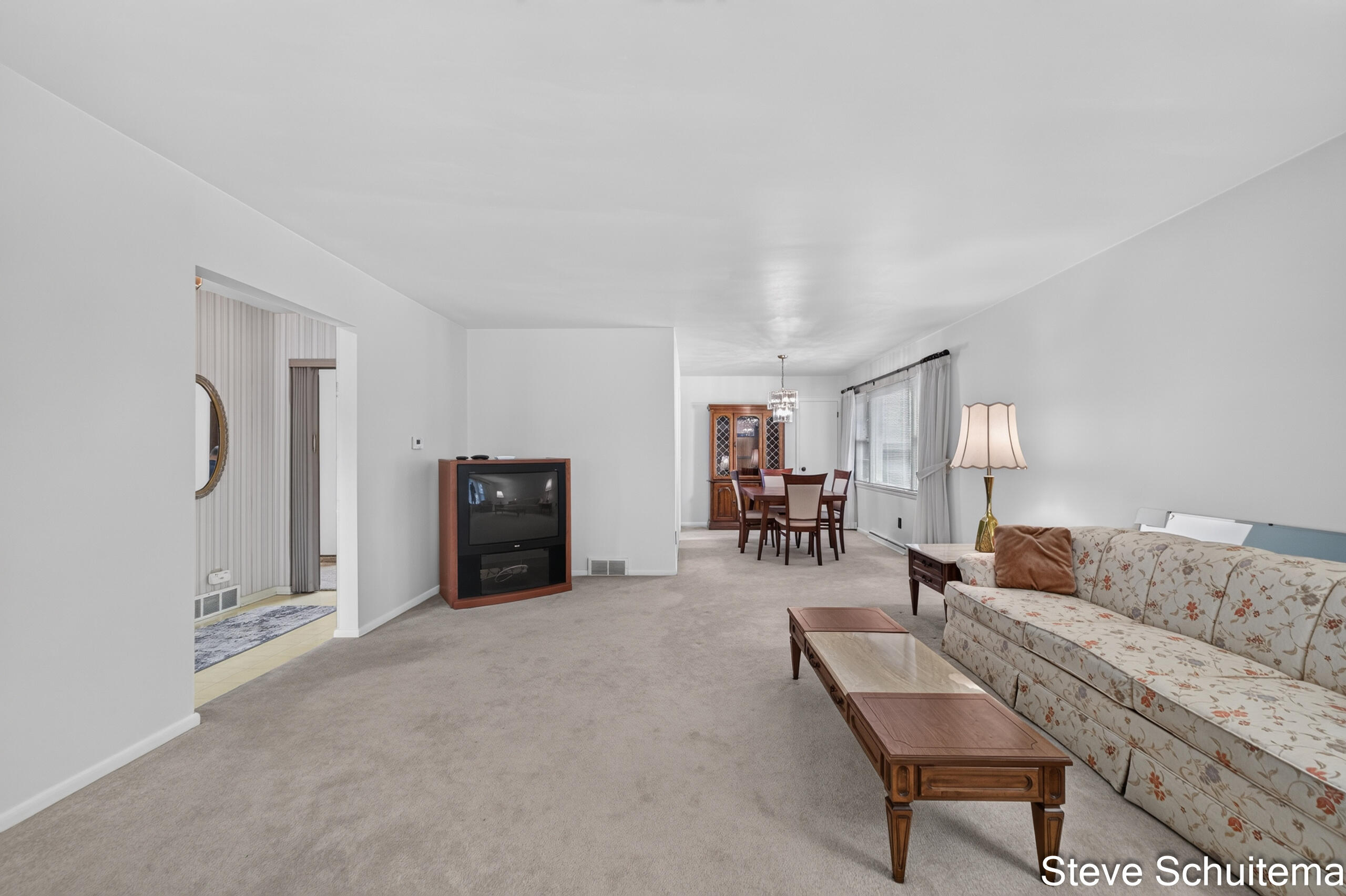 928 S Division Street Property Photo 8
