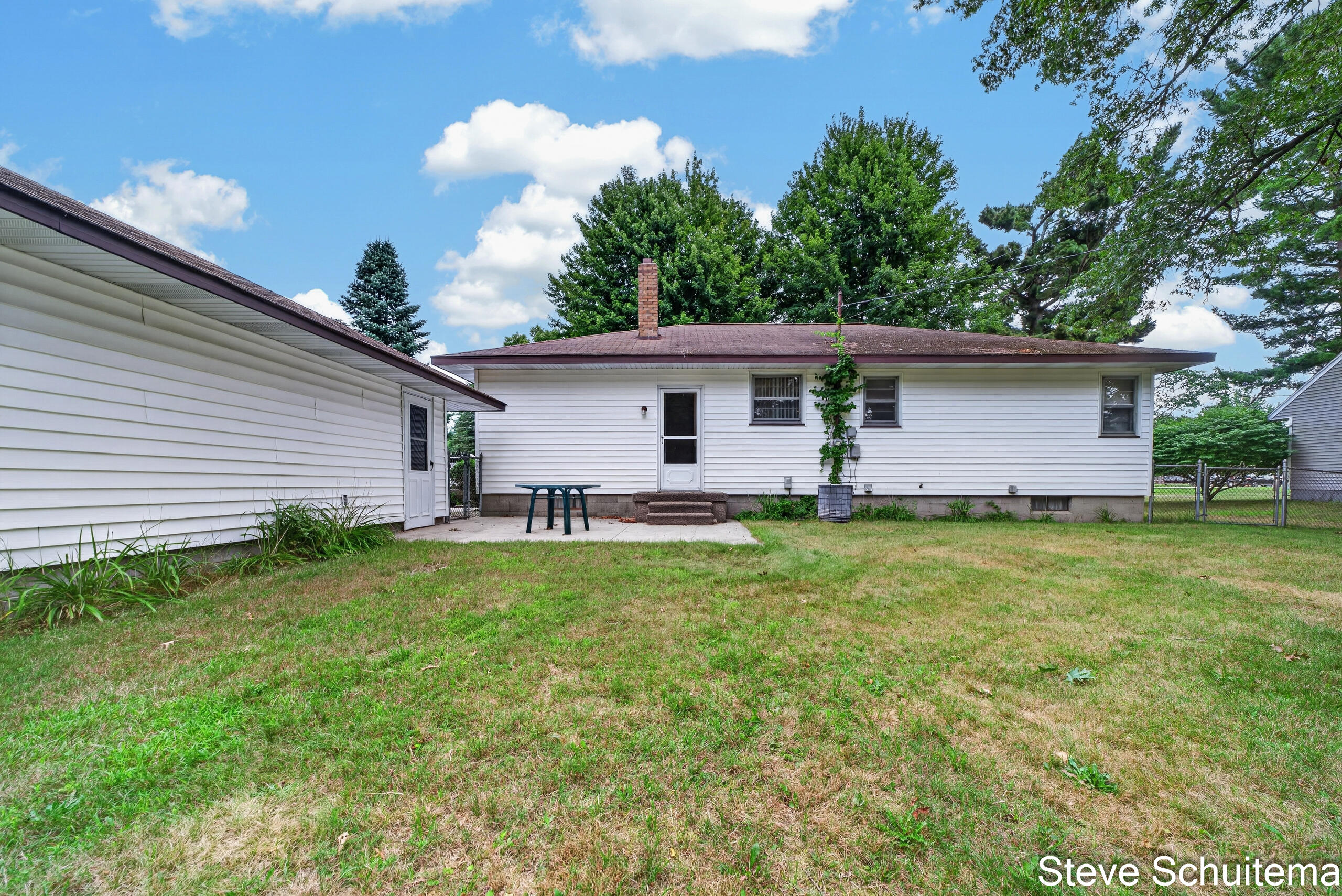 928 S Division Street Property Photo 36