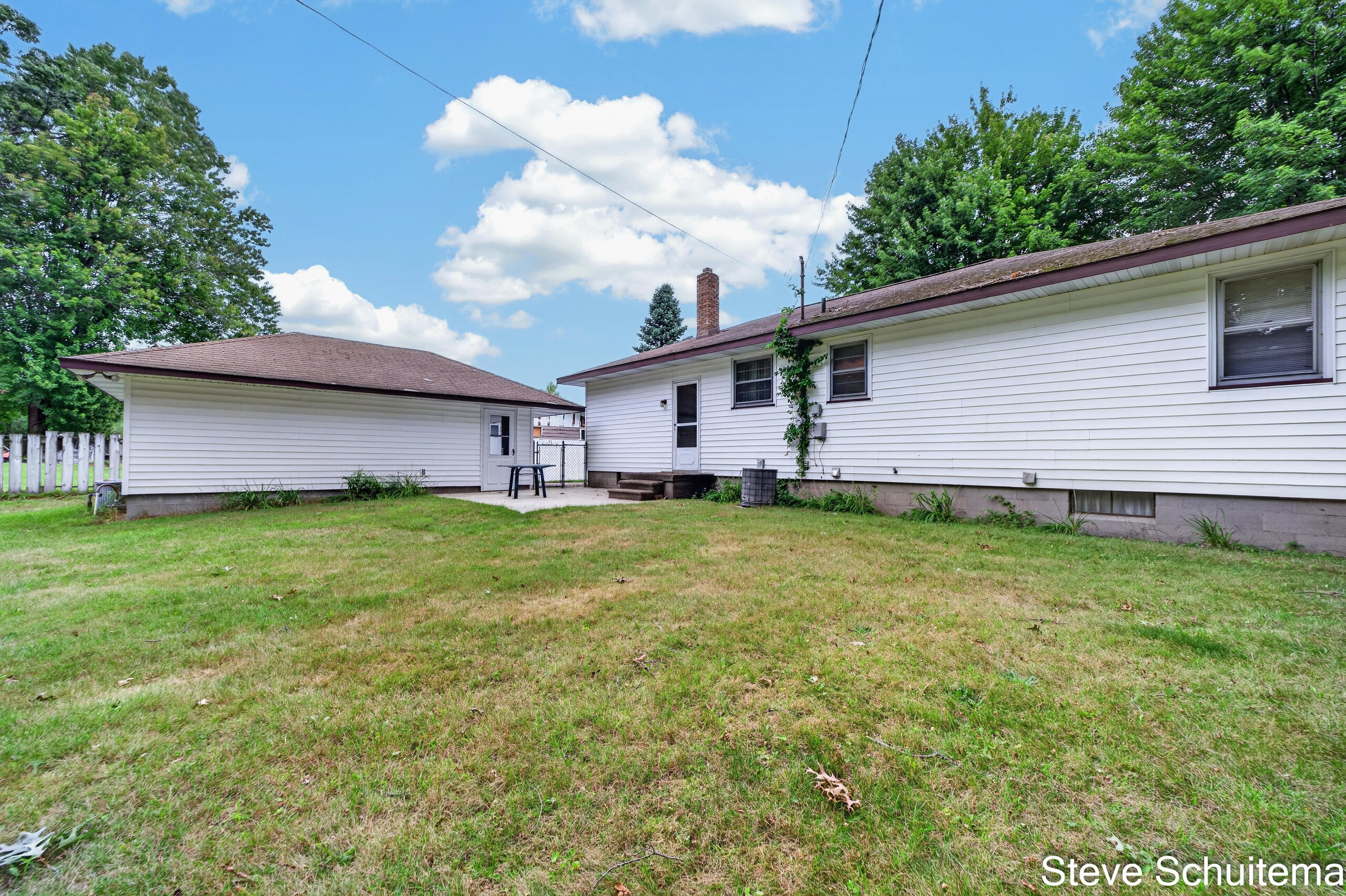 928 S Division Street Property Photo 40