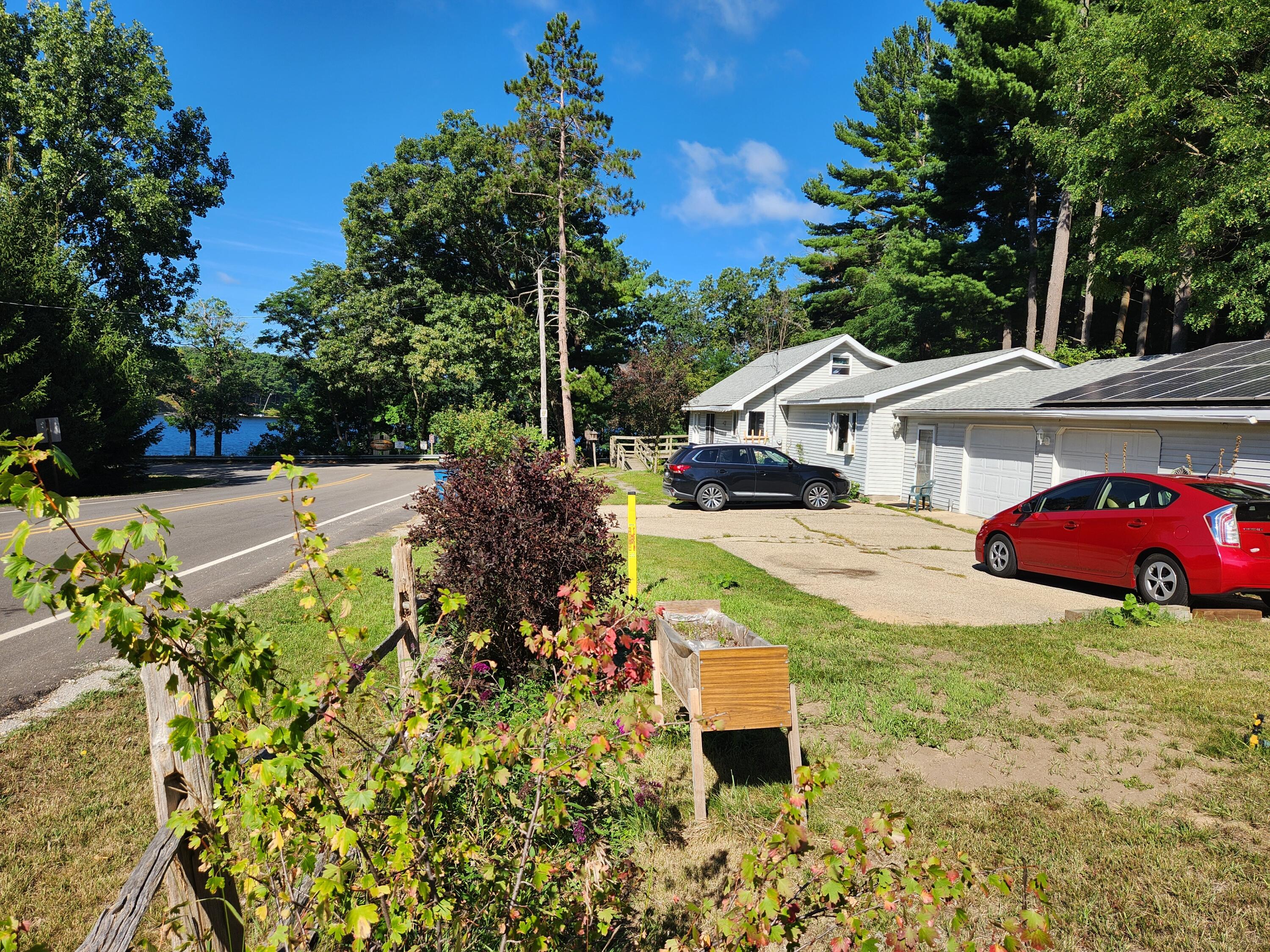 347 W Foss Avenue Property Photo 3
