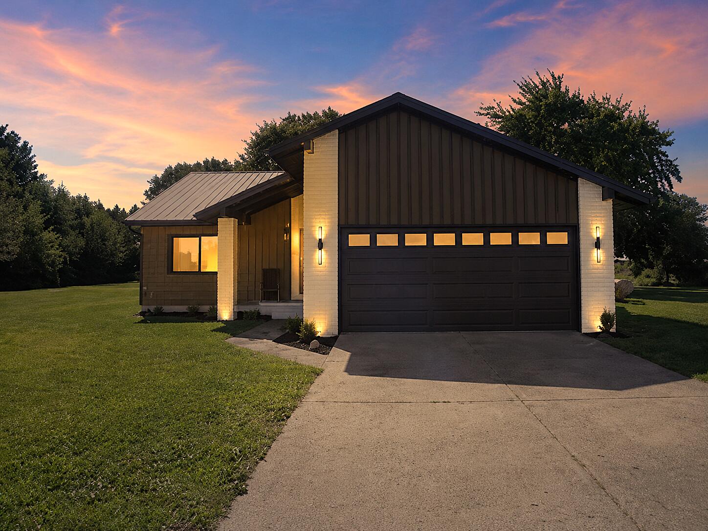 13805 Riverside Drive Property Photo 1