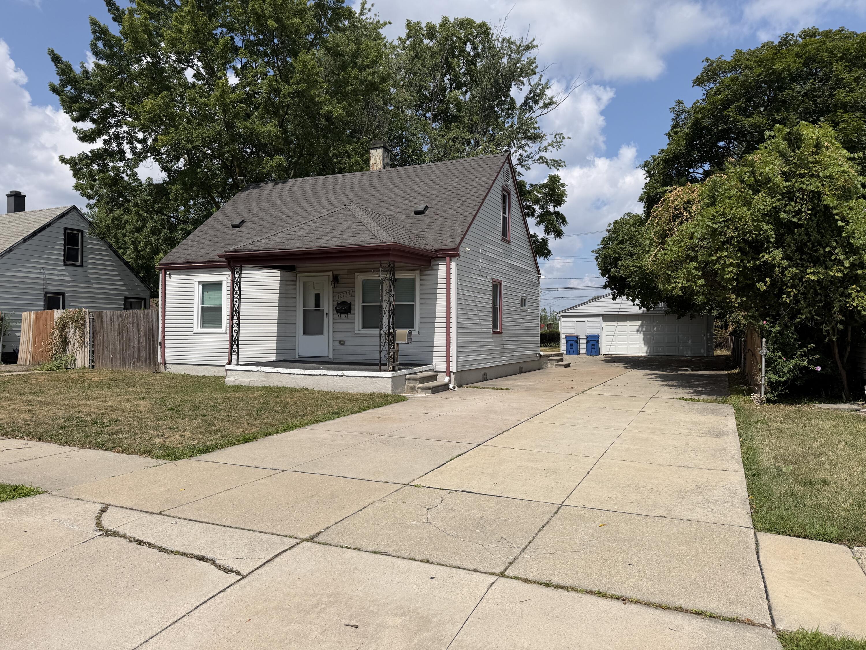 12737 Couwlier Avenue Property Photo 2
