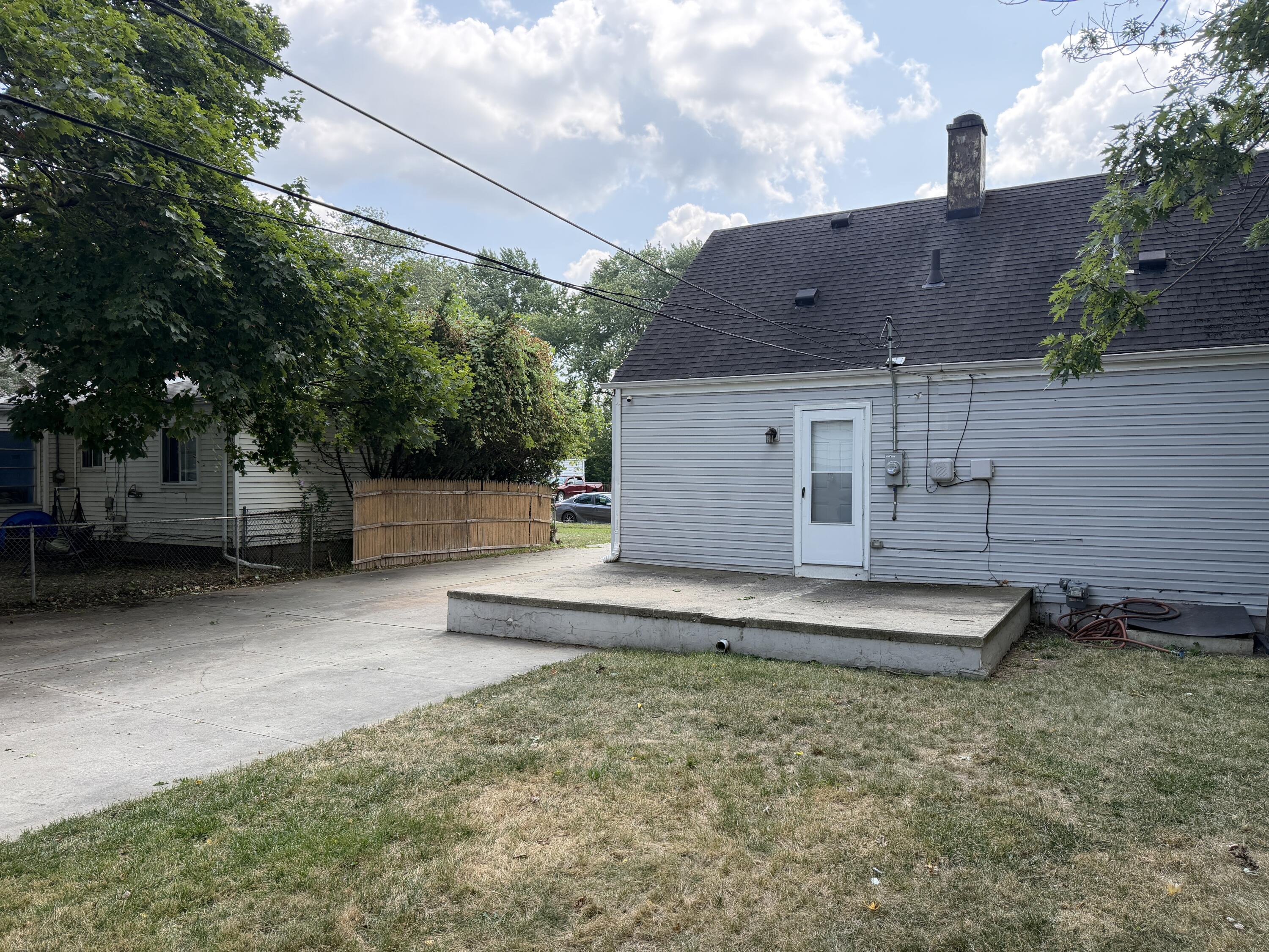 12737 Couwlier Avenue Property Photo 3