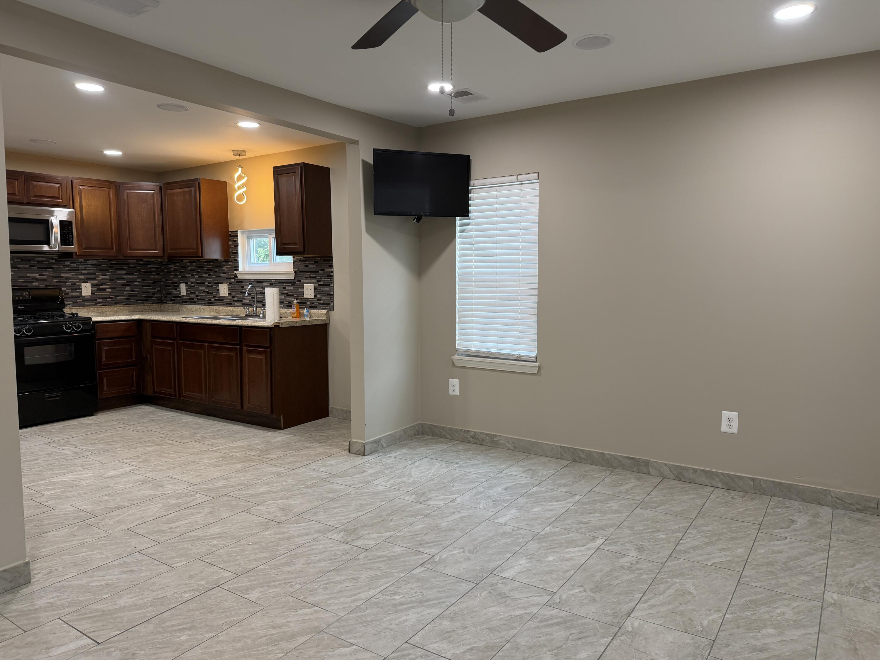 12737 Couwlier Avenue Property Photo 4