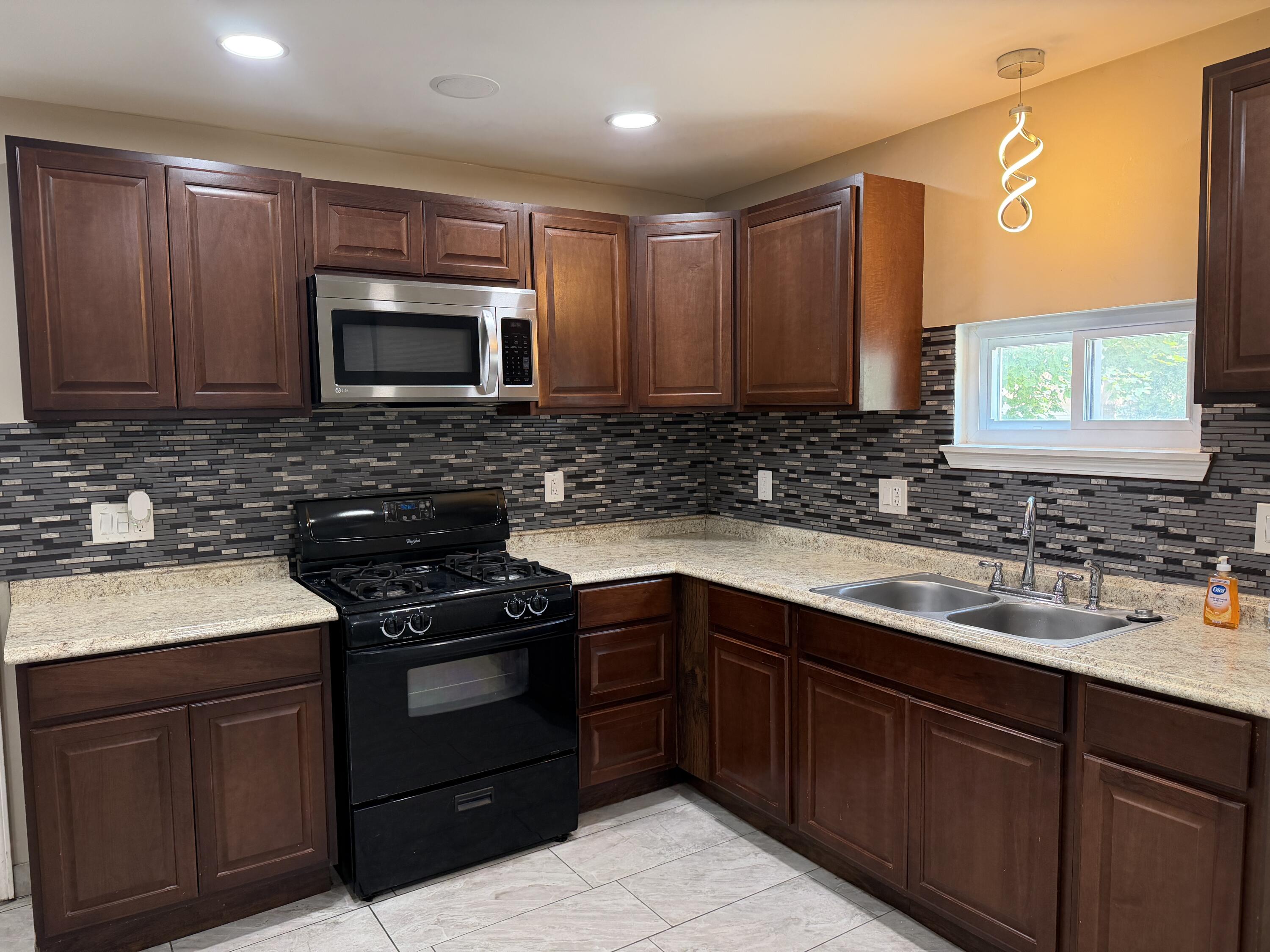 12737 Couwlier Avenue Property Photo 6