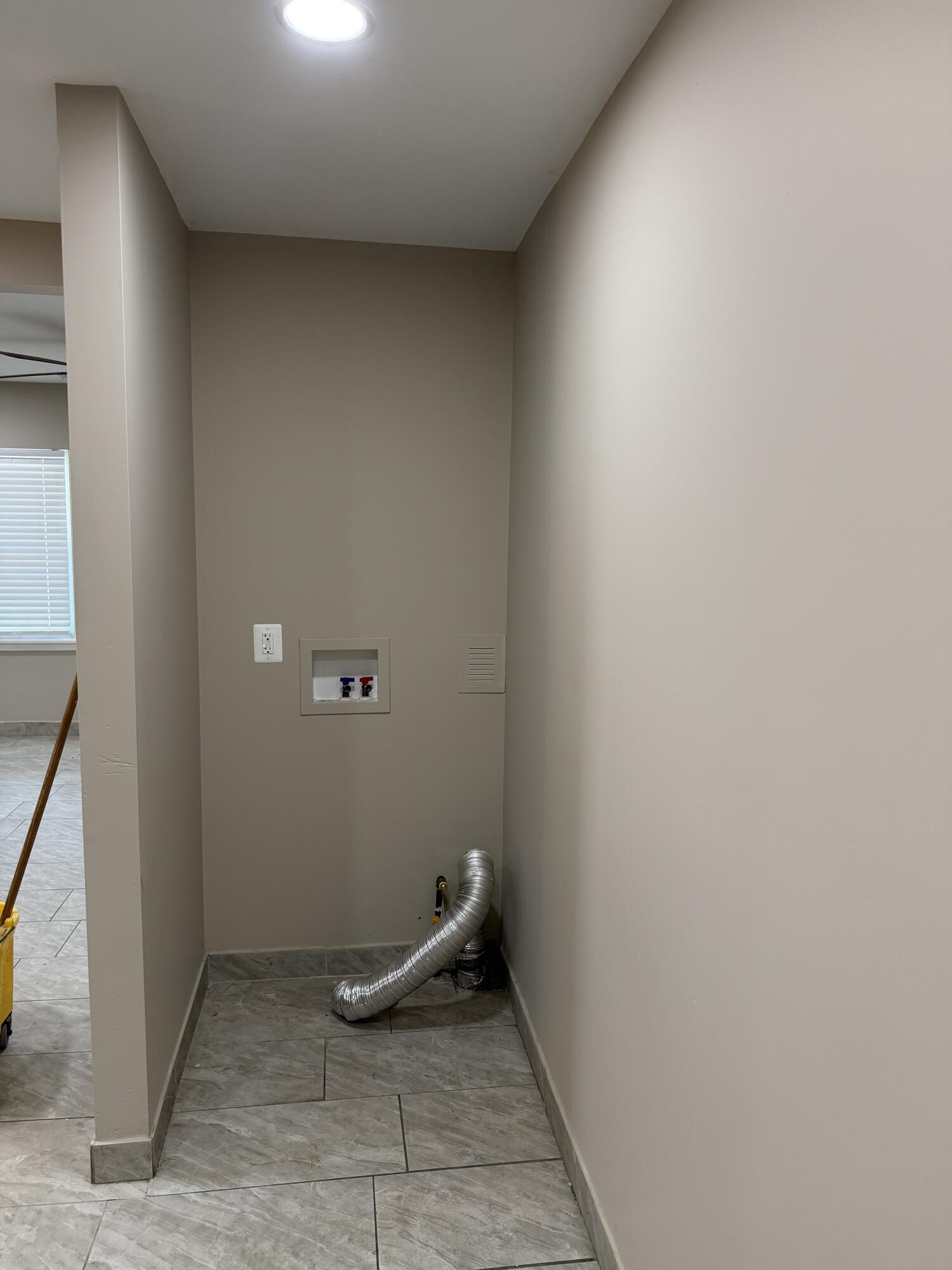 12737 Couwlier Avenue Property Photo 8