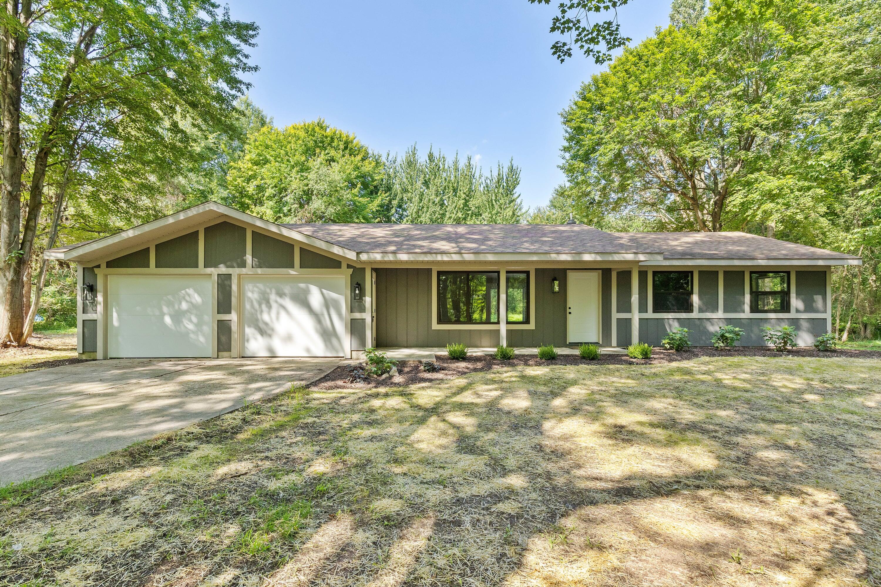 7761 Hanna Lake Avenue Se Property Photo 1