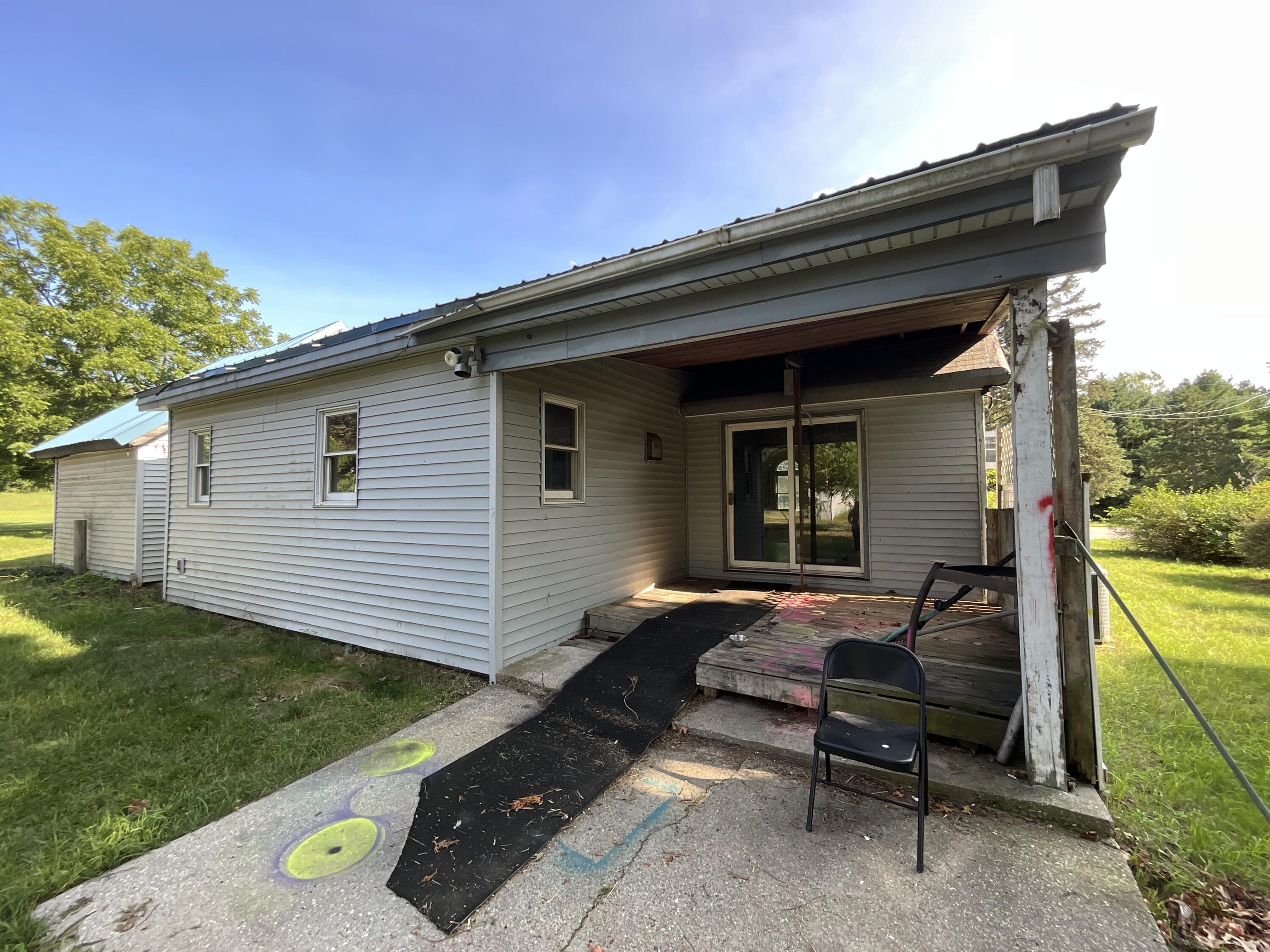 2031 10 Mile Road Ne Property Photo 4