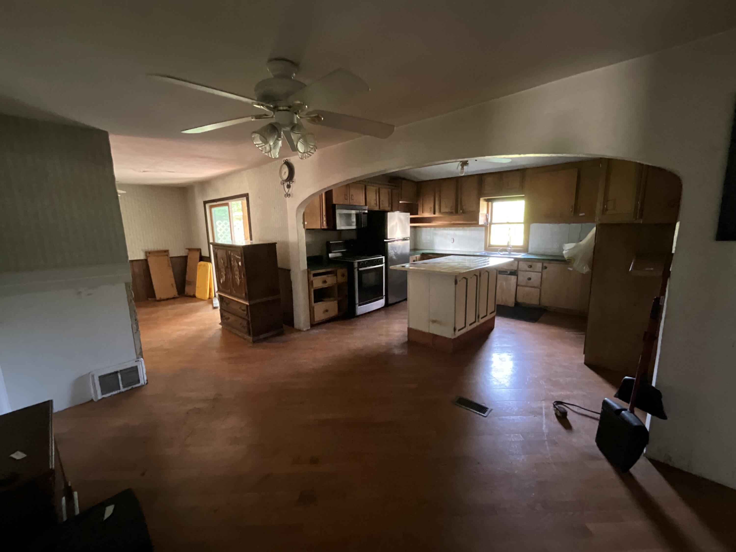 2031 10 Mile Road Ne Property Photo 6