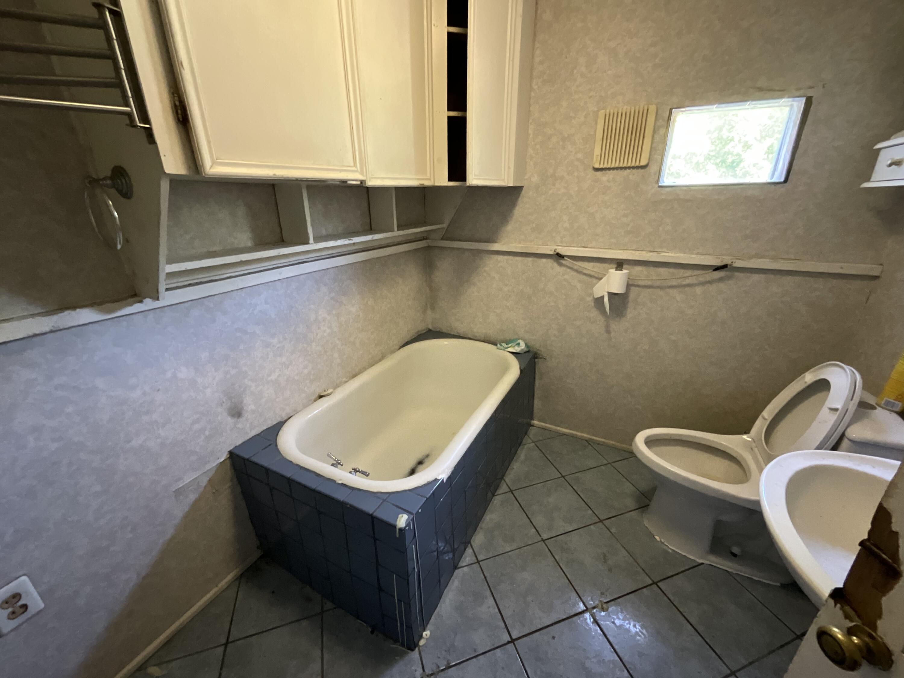 2031 10 Mile Road Ne Property Photo 9