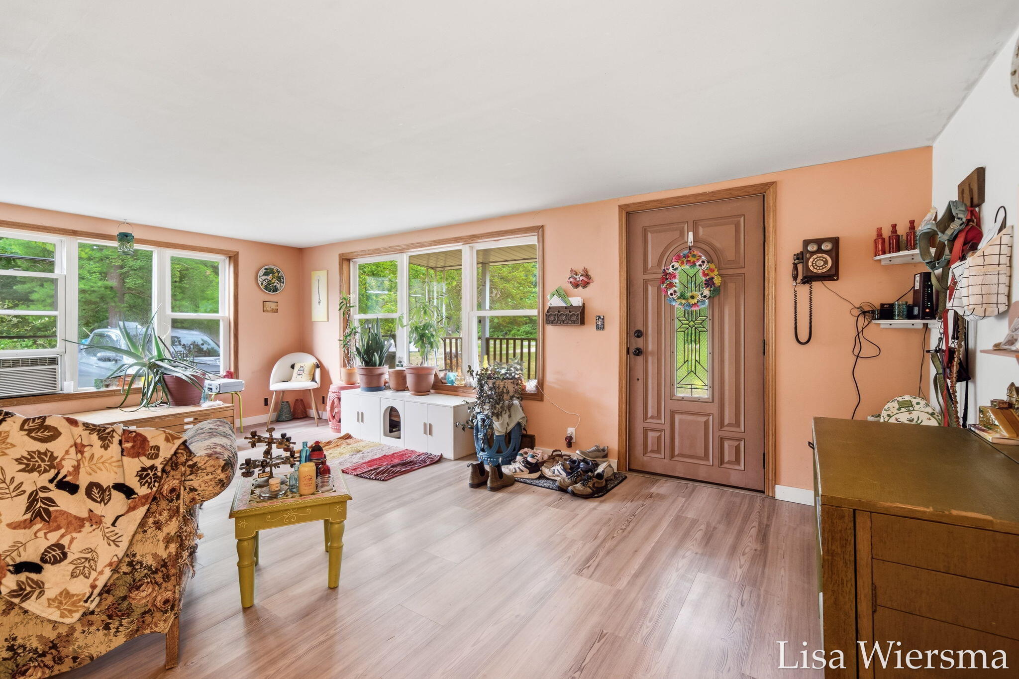 4393 E 8th Street Property Photo 5