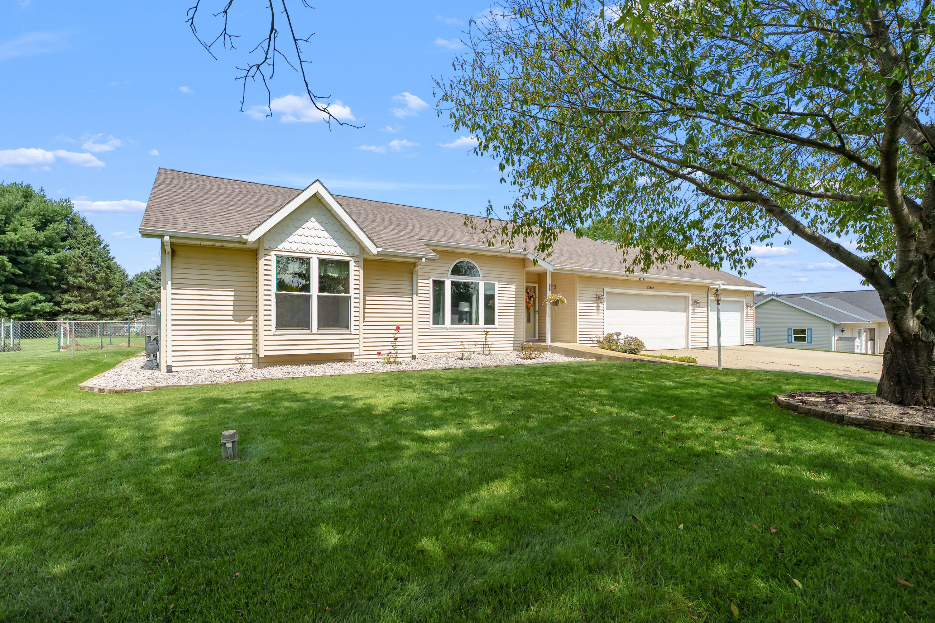 22864 Blackbird Avenue Property Photo 2